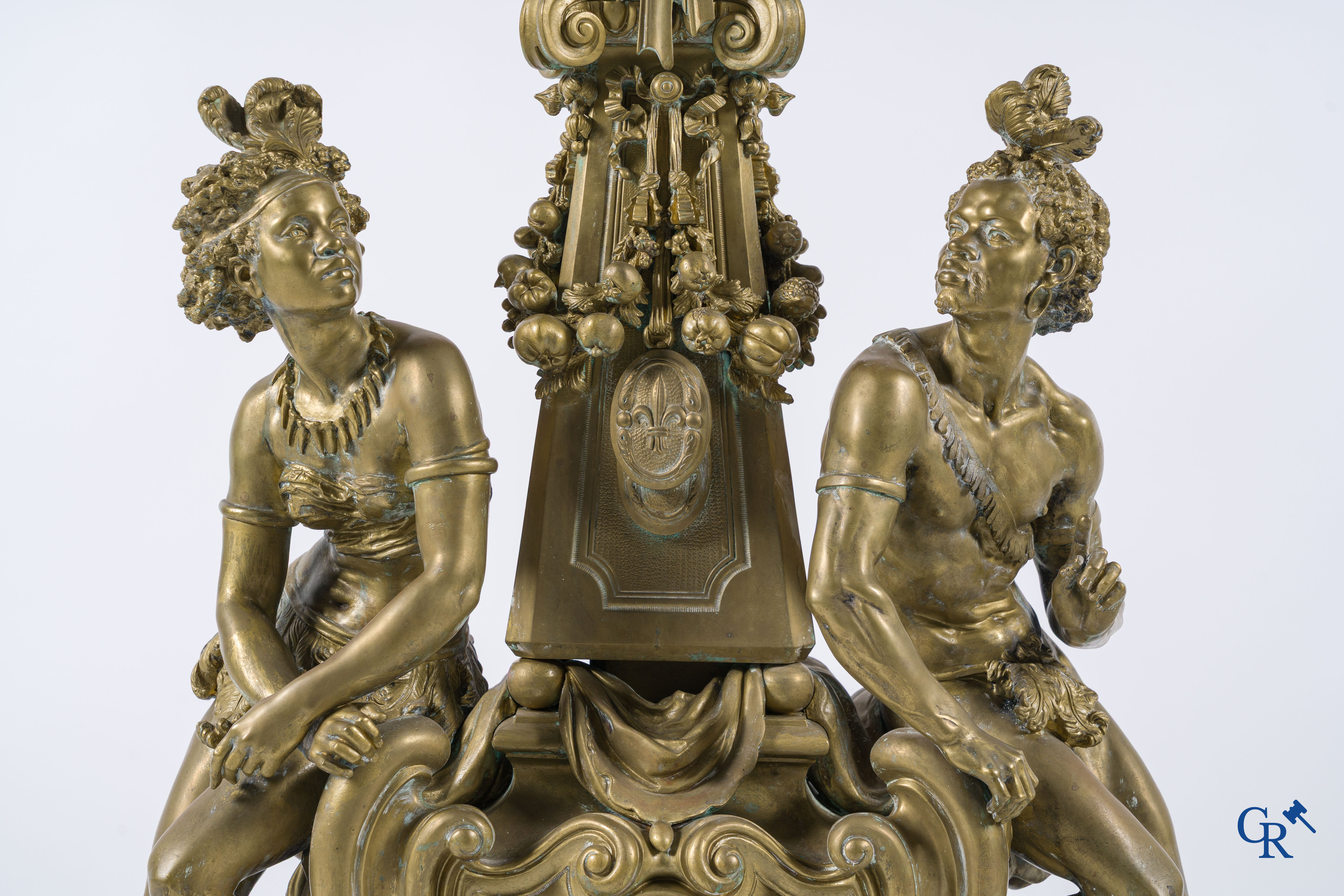 Frédéric-Eugène Piat en Samuel Marti. Uitzonderlijke pendule in brons met Nubische figuren. Circa 1860-1870.