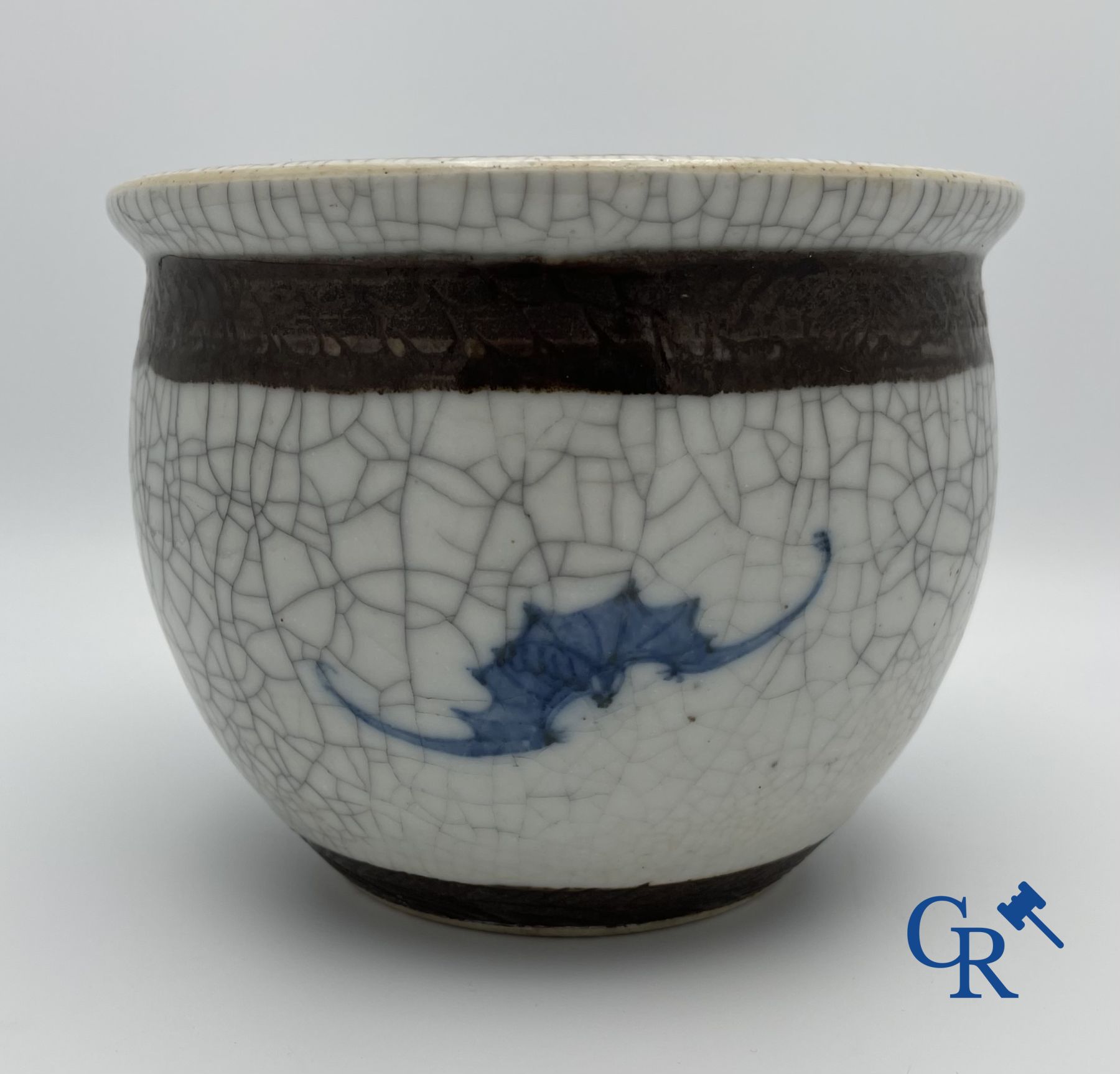 Chinese porcelain: Chinese blue and white bowl, Nanking. 19th century.