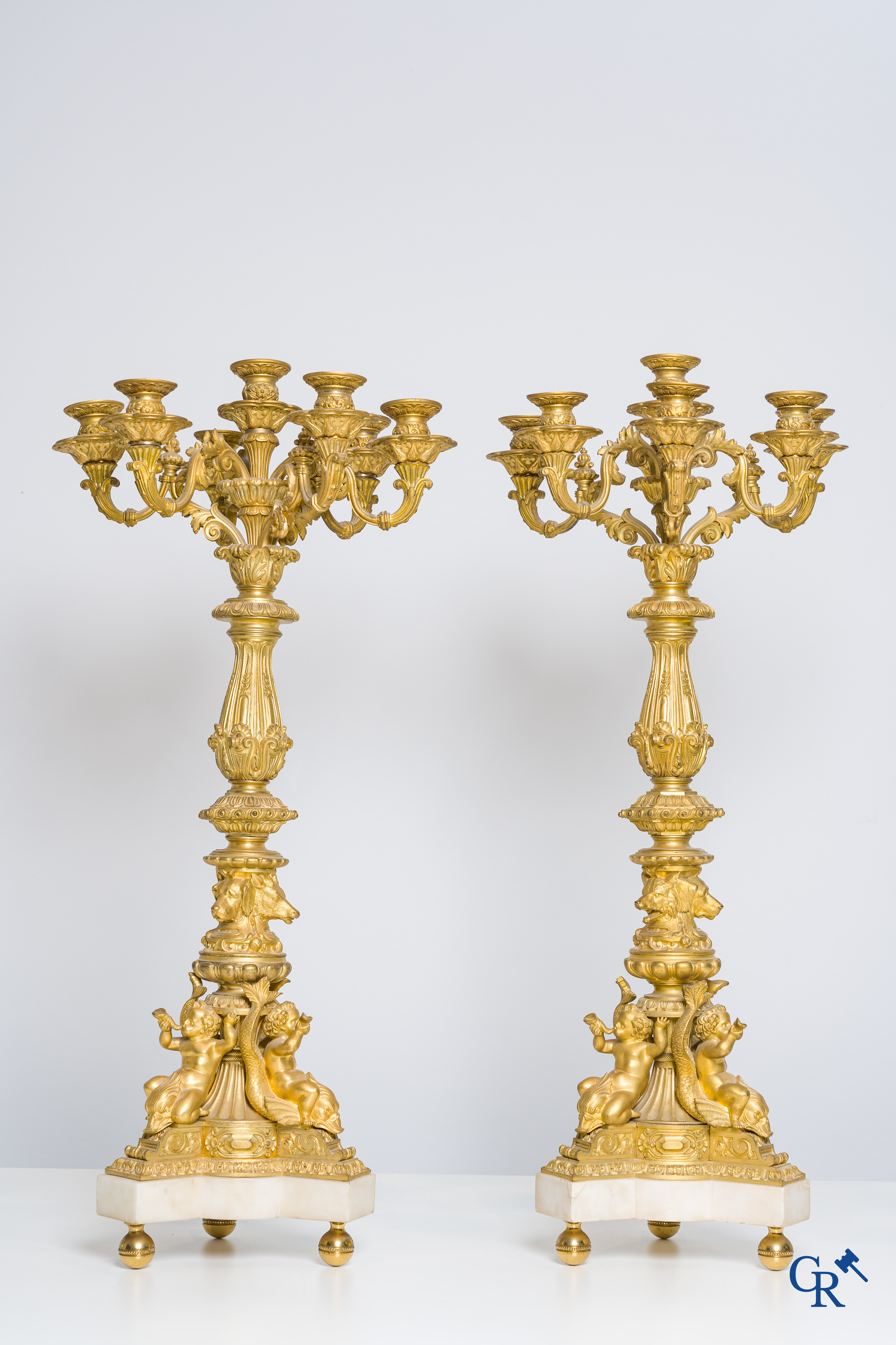 Thomire & Cie et Louis Moinet, Importante garniture de cheminée en marbre de Carrare et bronze doré. Travail parisien vers 1850.