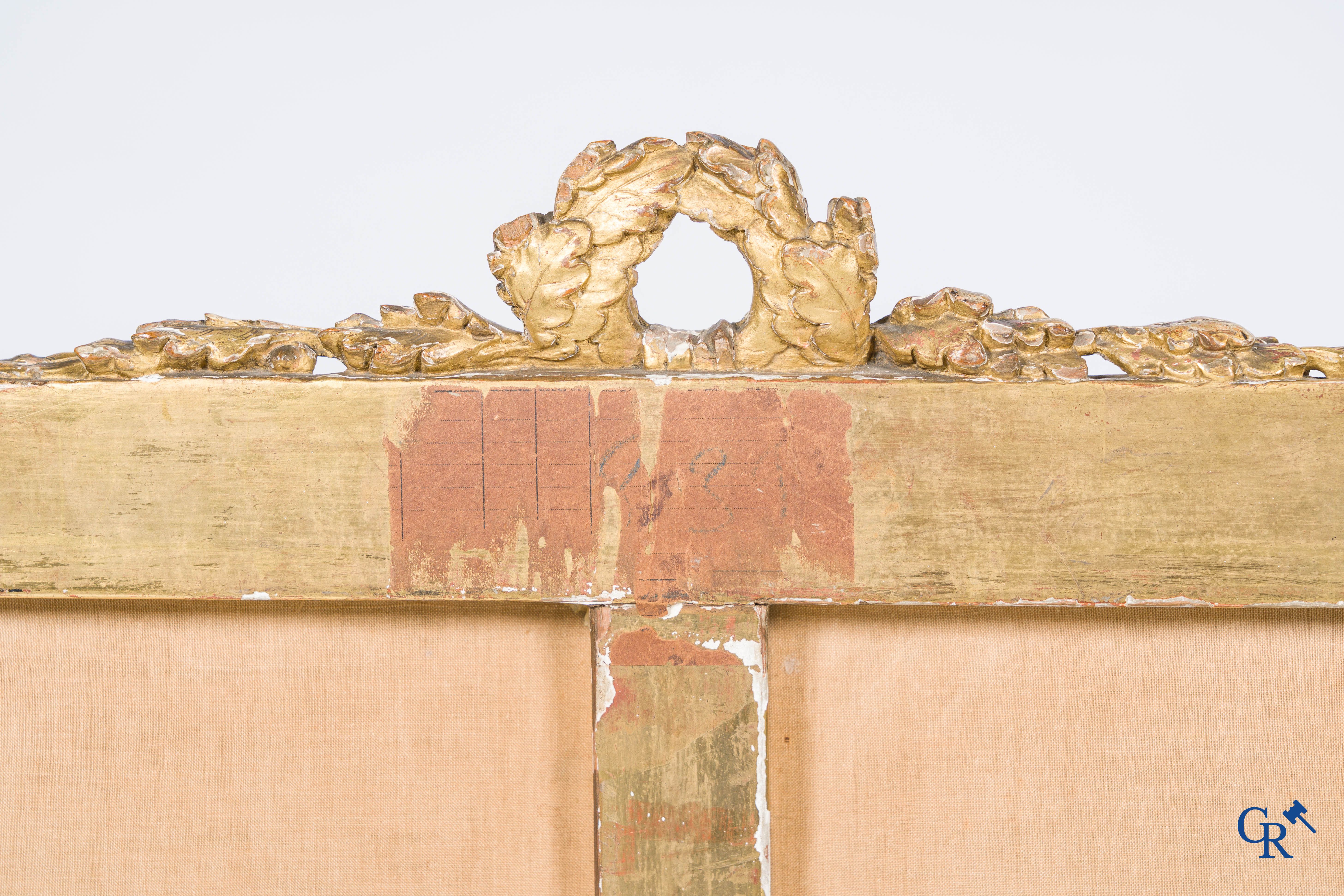 Lodewijk XVI-periode. Marquise in fijn gesculpteerd en verguld hout. Eind 18e eeuw.