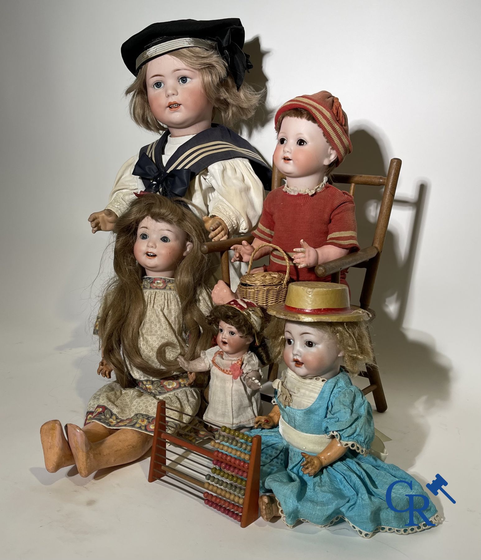 Toys: antique dolls: 5 German character dolls with porcelain head.