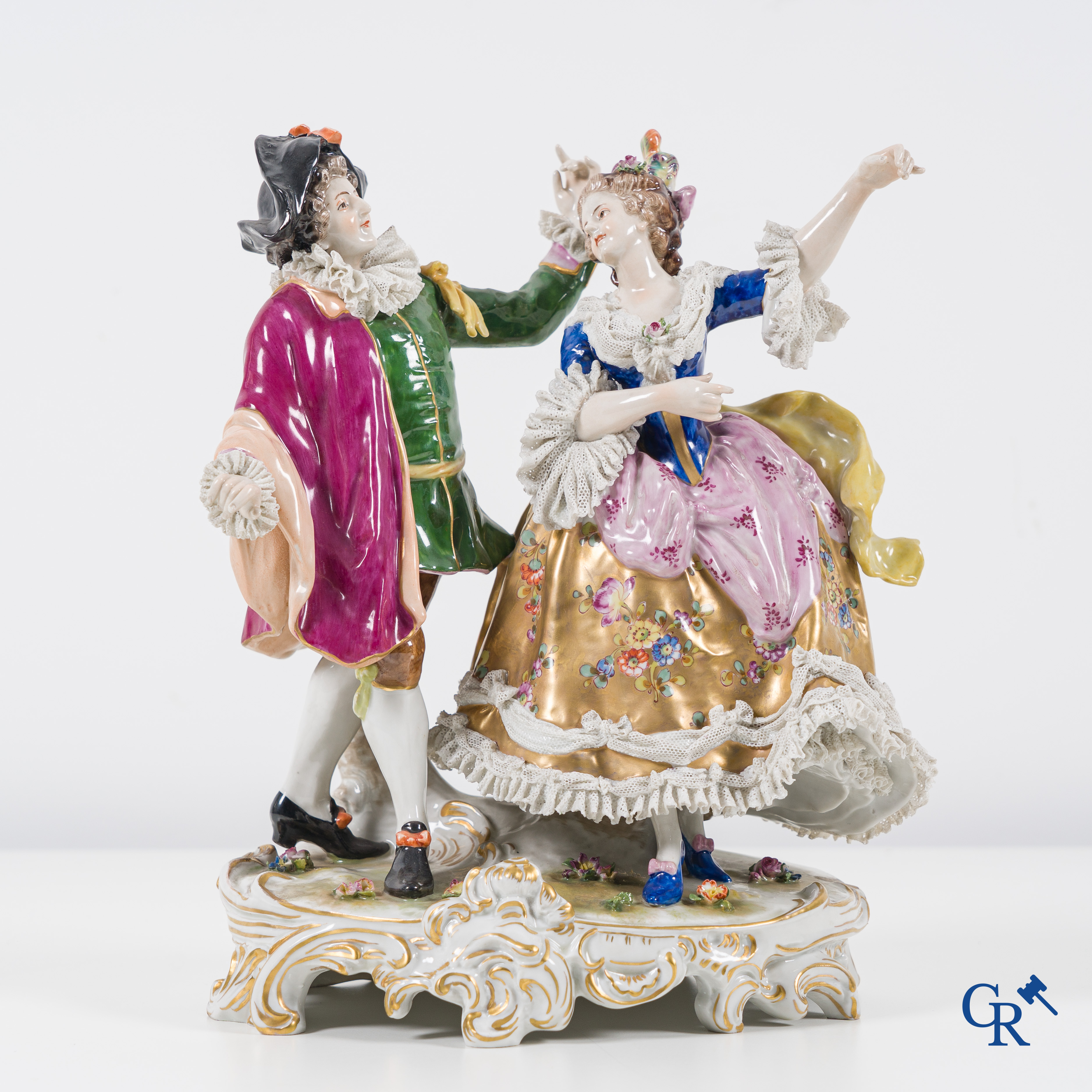 Volkstedt Rudolstadt: Porcelaine européenne, grand groupe en porcelaine dentelle finement décoré d'un couple de danseurs.