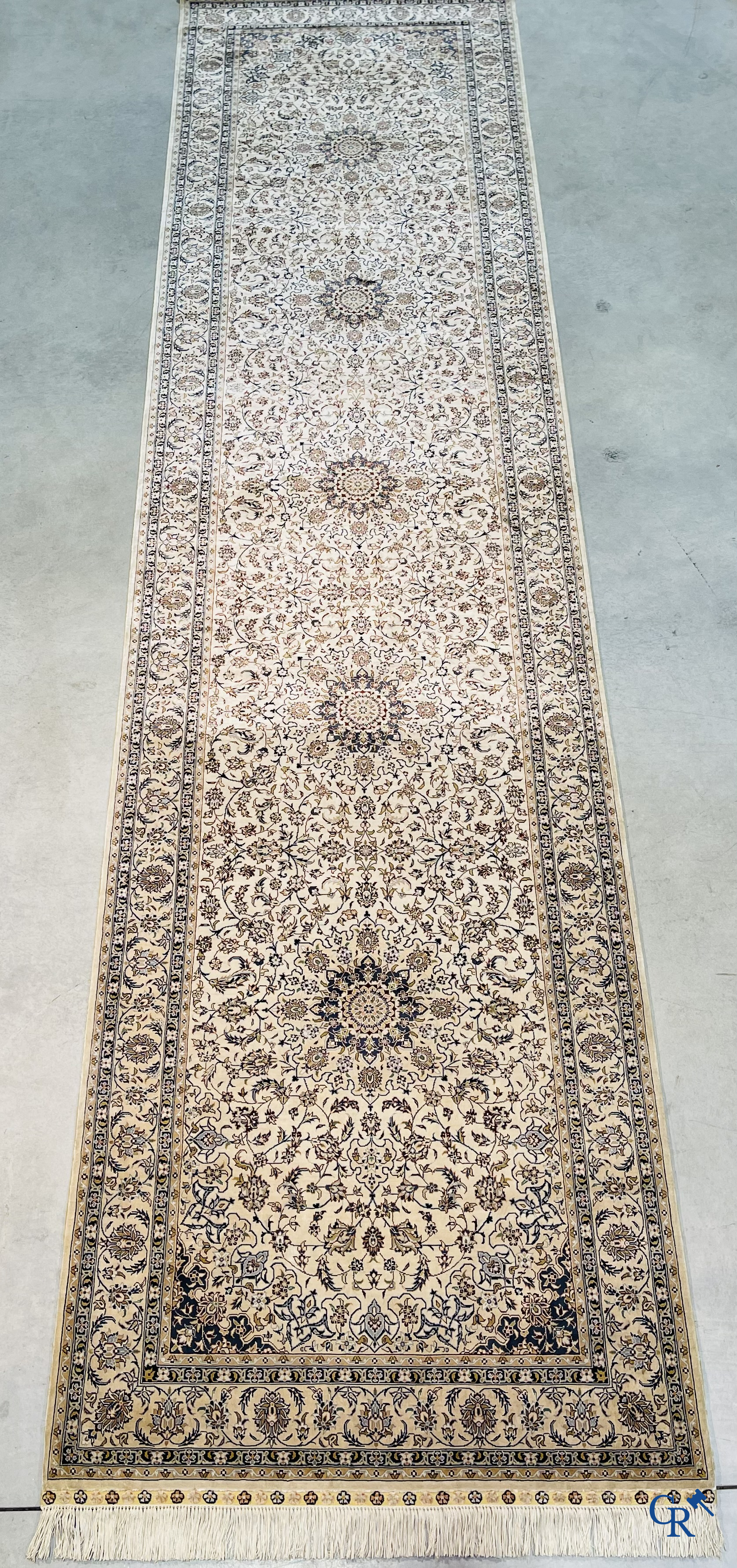 Tapis d'Orient: Nain, un exceptionnel tapis en soie.