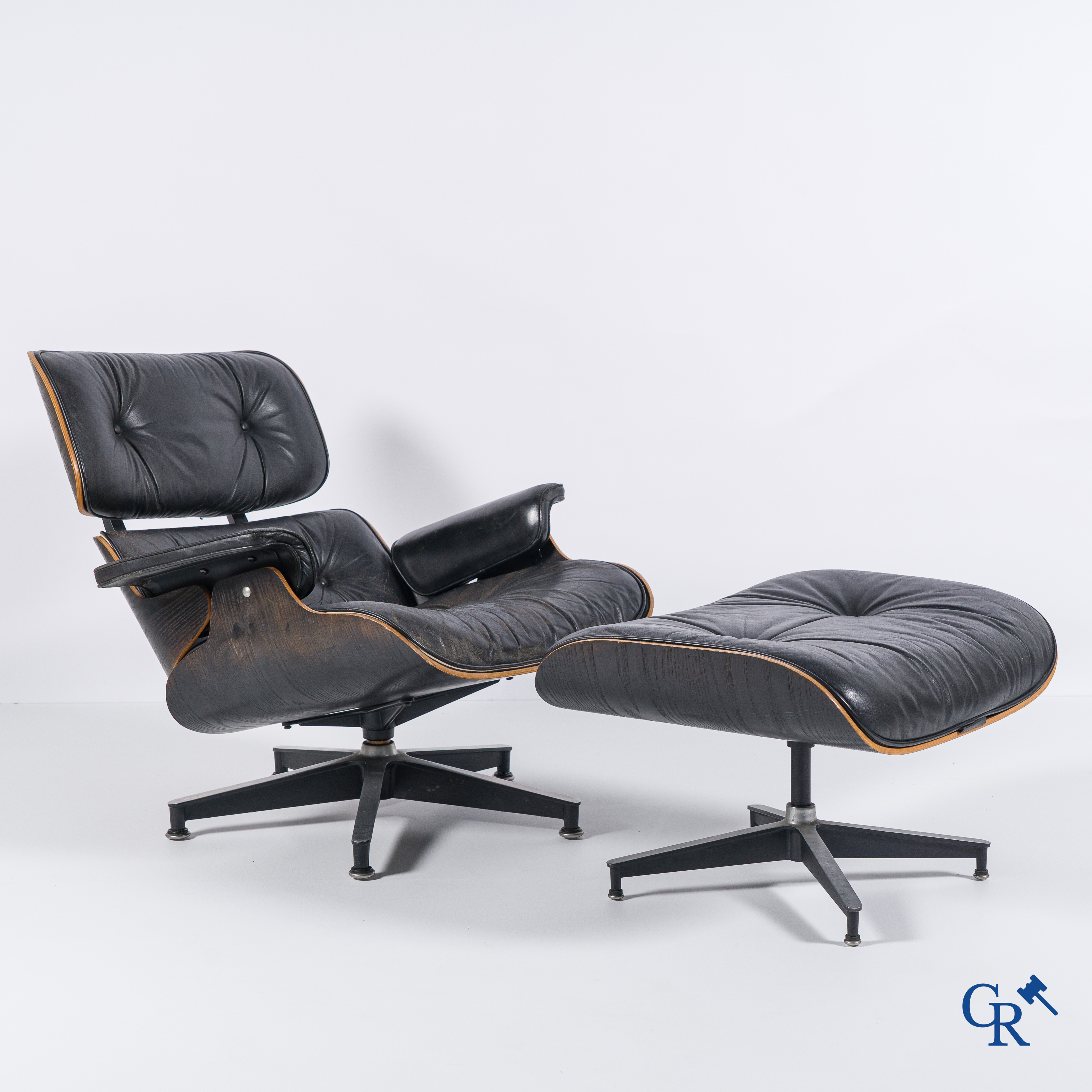 Charles & Ray Eames (1907 - 1978). Herman Miller, Lounge chair and Ottoman.