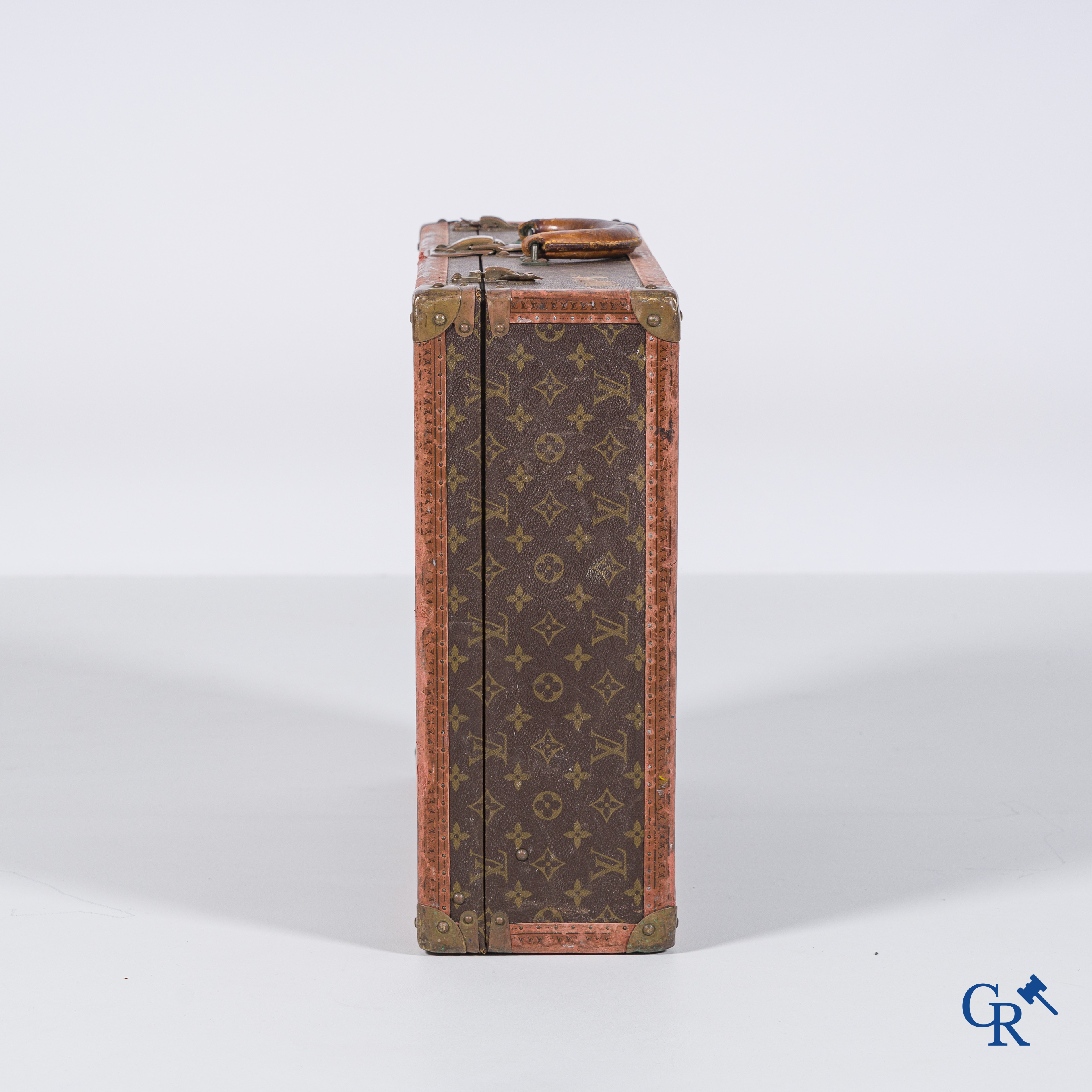 Louis Vuitton, 2 suitcases of which 1 with a label Av. Marceau 78 bis Paris and numbered 982010.