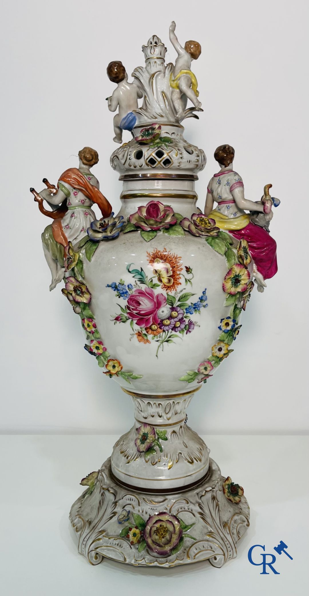 Sax porcelain: A lot with various pieces of Sax porcelain.