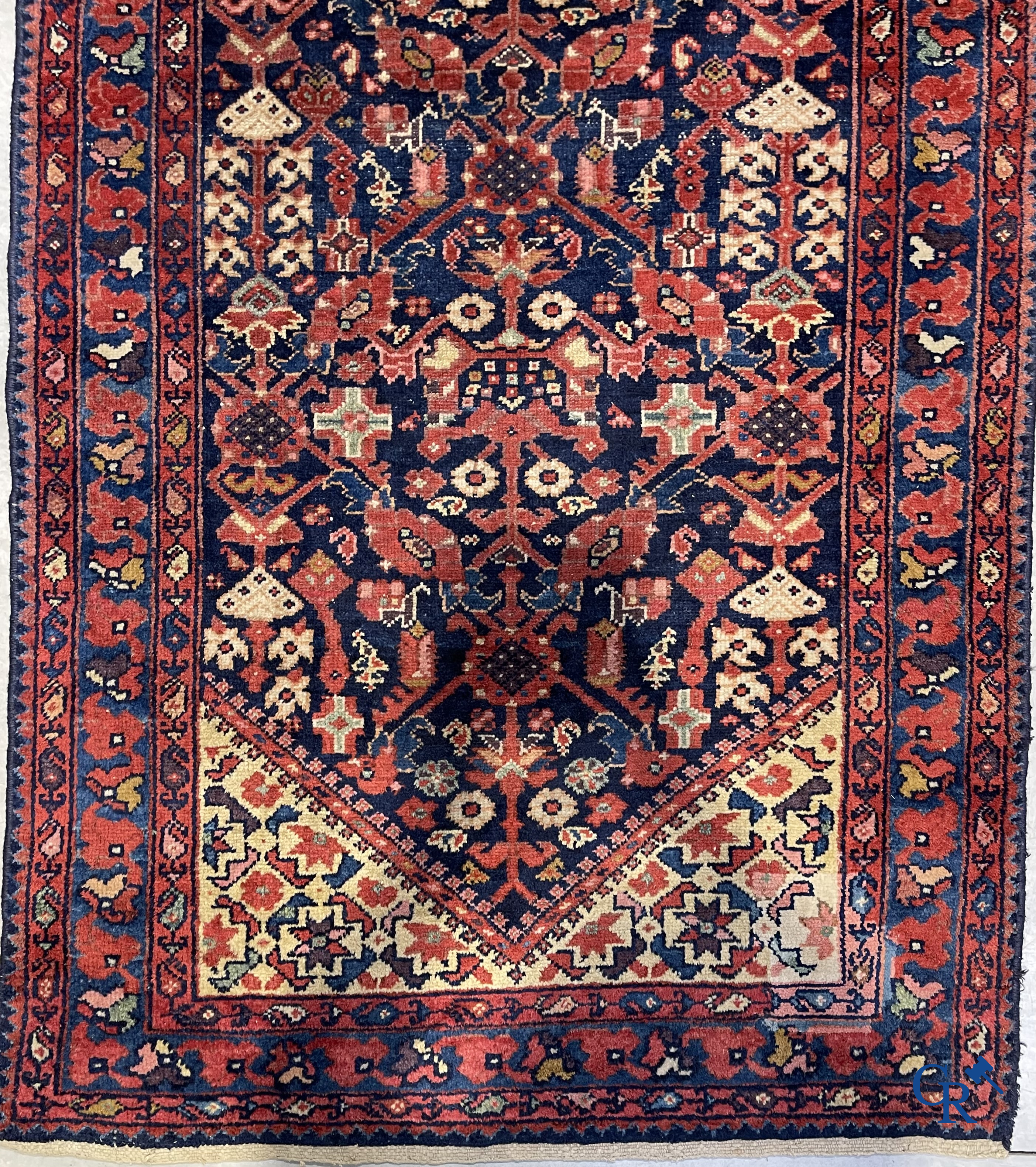 Tapis orientaux: Tapis oriental antique noué à la main.