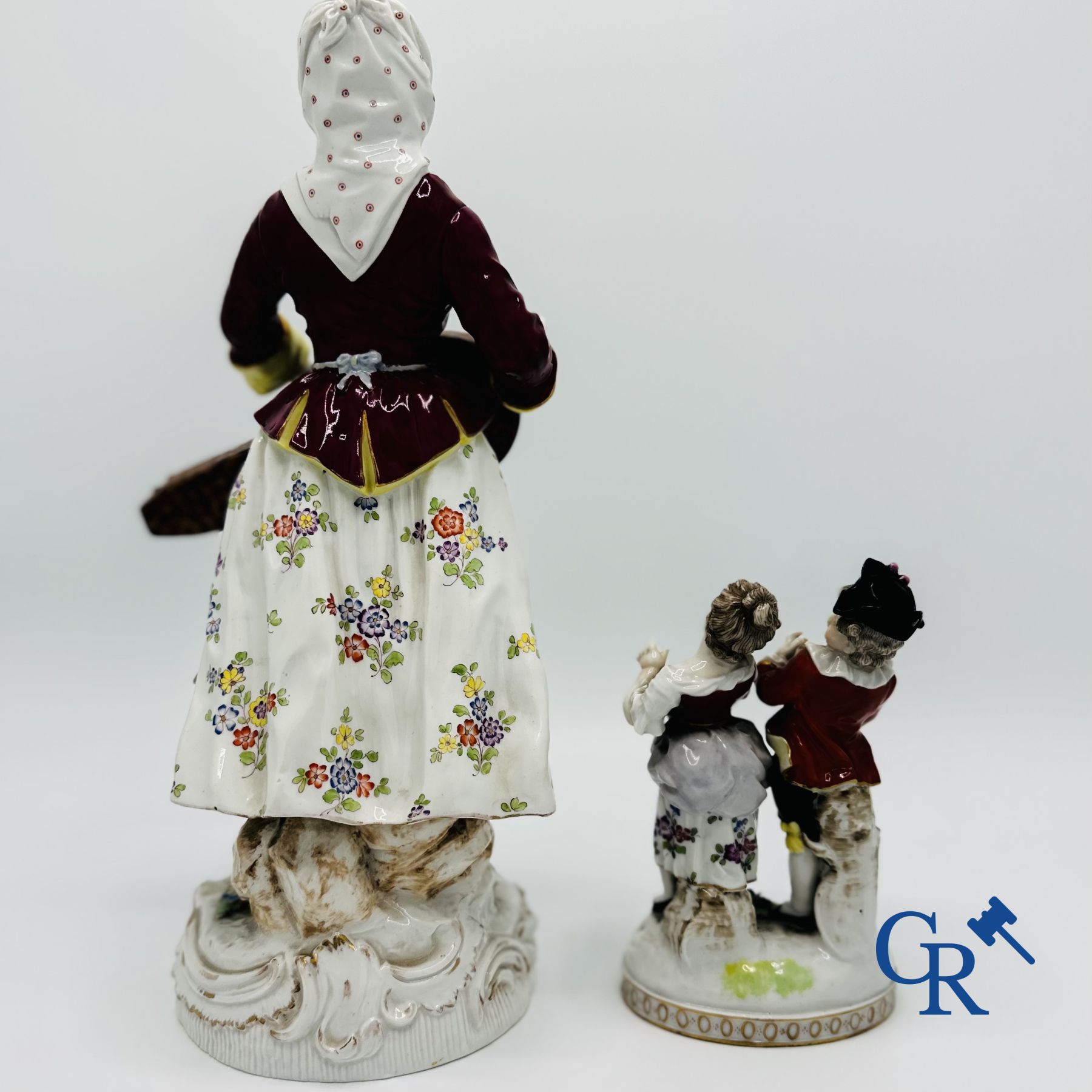 Porcelaine Allemande: 2 Groupes avec personnages en porcelaine allemande. 19ème