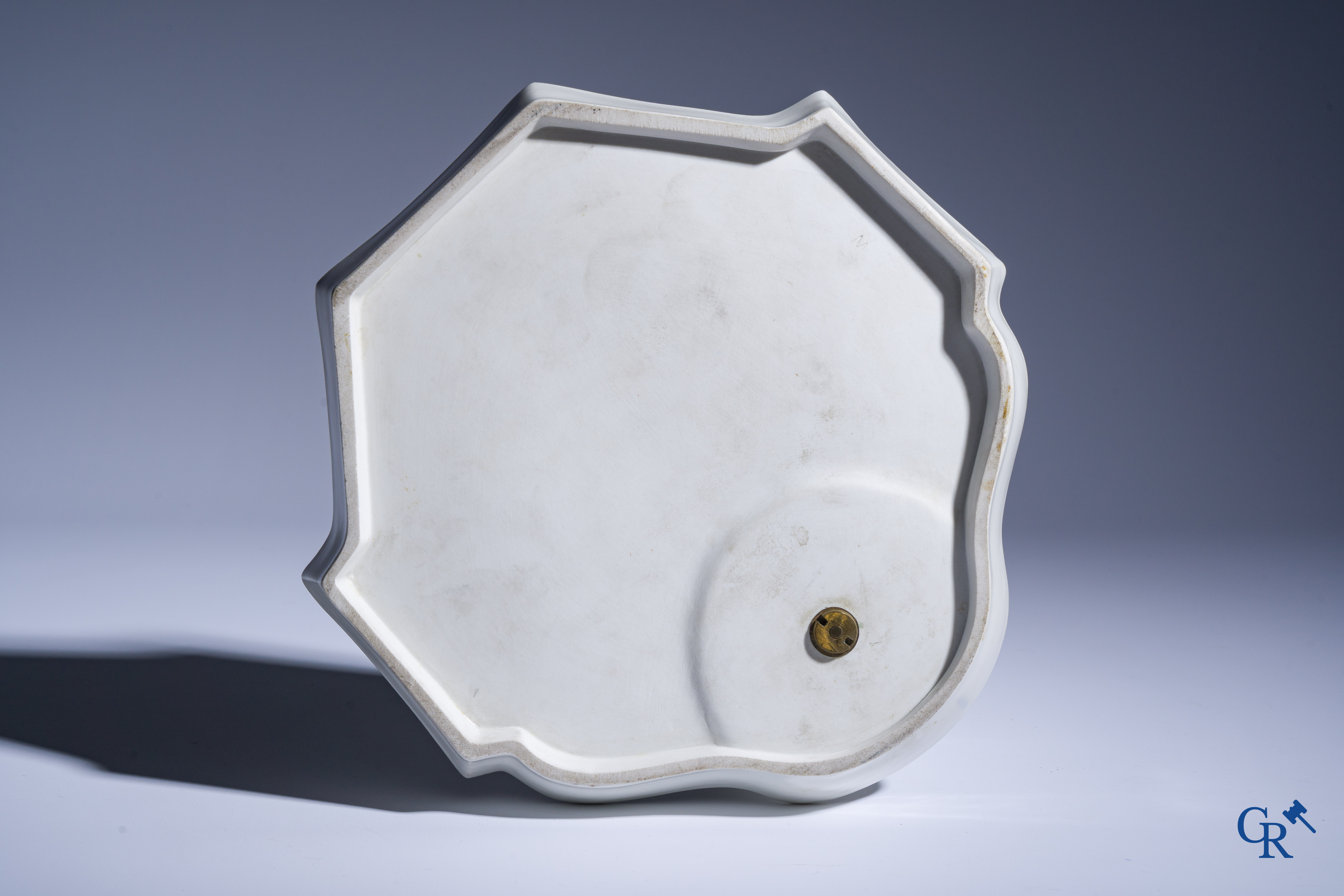 Koninklijke Porselein Fabriek Berlijn, KPM. Uitzonderlijk porseleinen inktstel in Aziatische stijl. Periode 1780-1830.