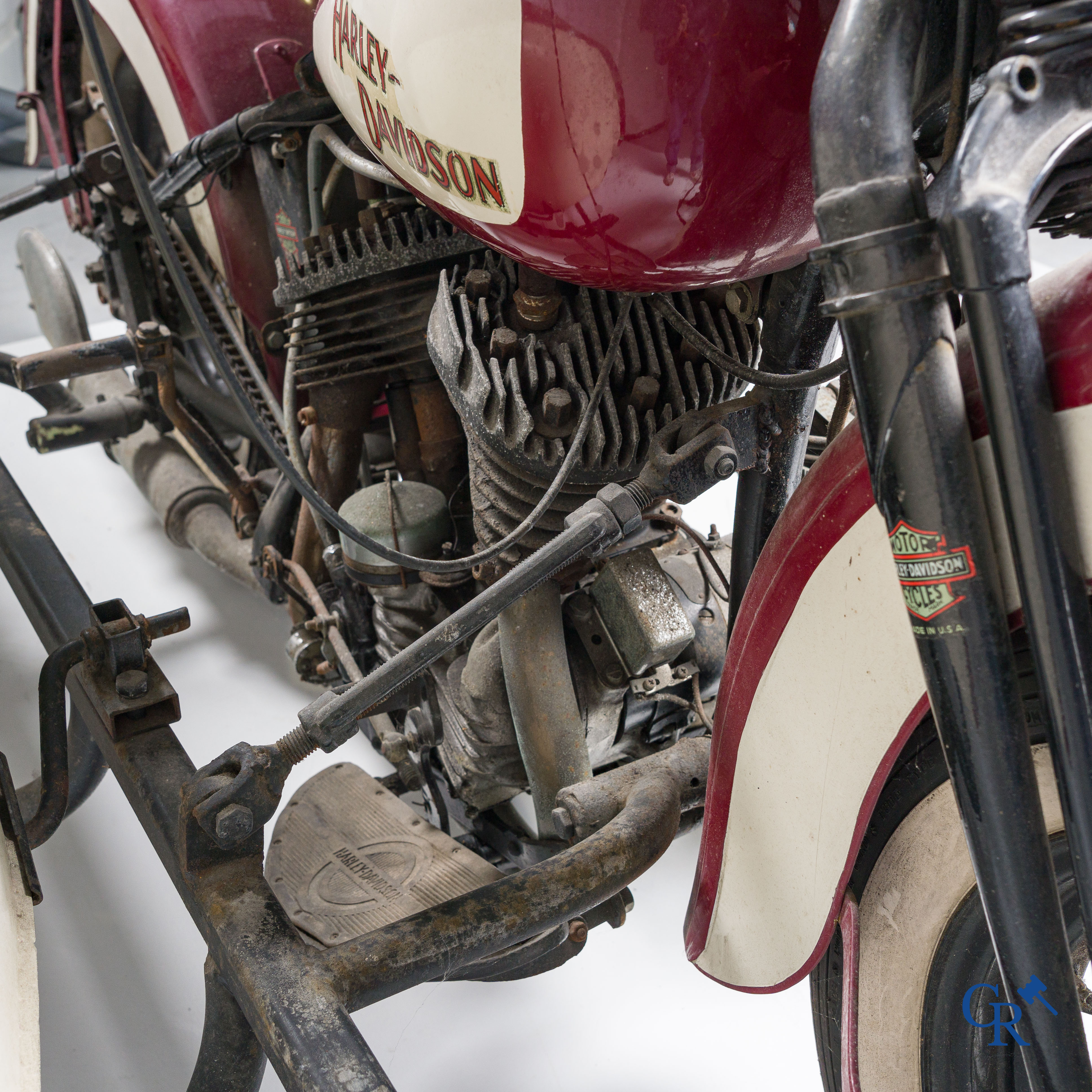 Harley Davidson, type WLA 750cc, circa 1940. Met zijspan uit latere periode. (schuurvondst)