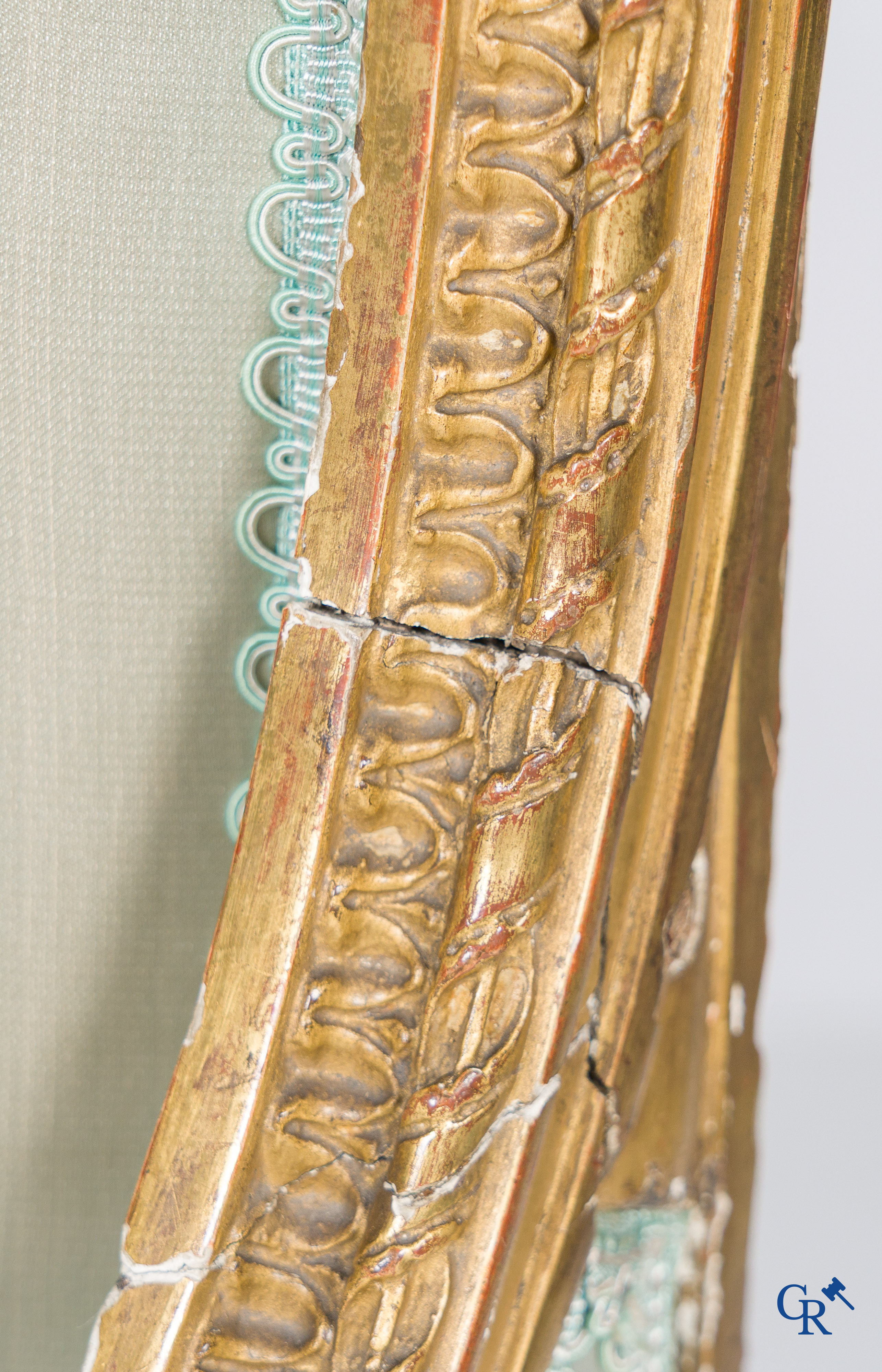 Lodewijk XVI-periode. Marquise in fijn gesculpteerd en verguld hout. Eind 18e eeuw.