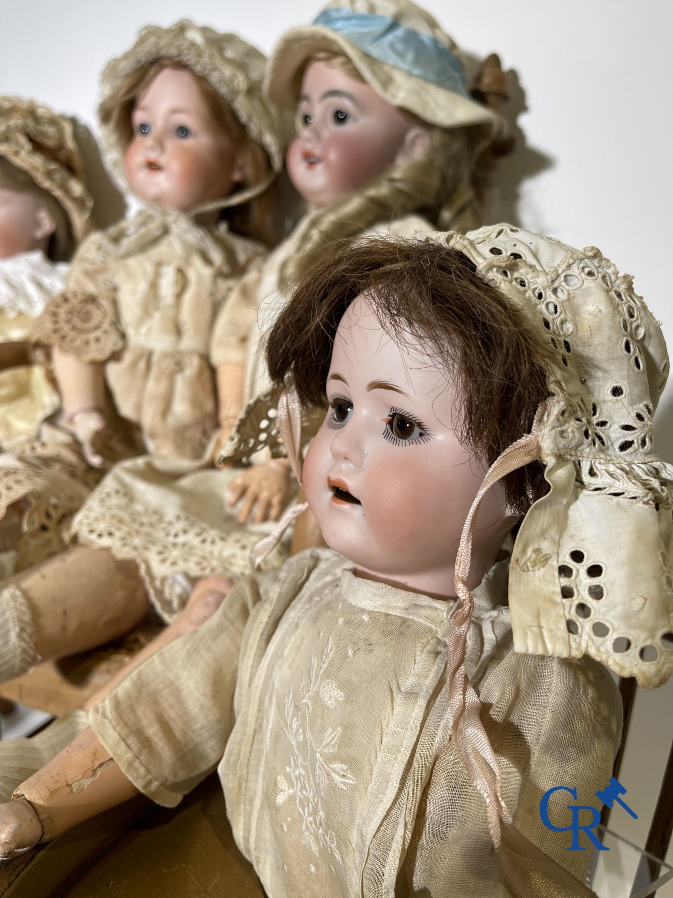 Toys: antique dolls: 6 German dolls with porcelain heads.