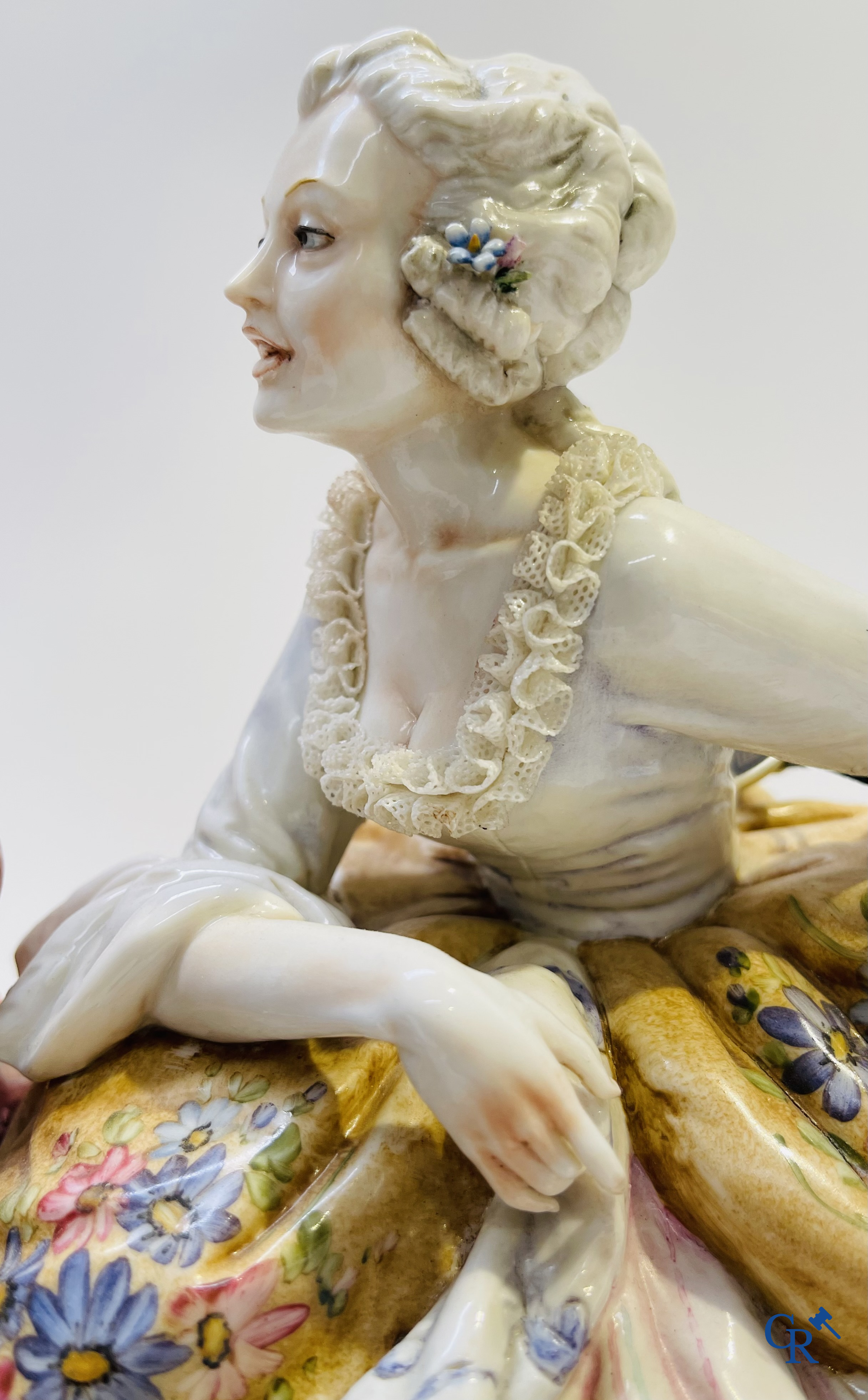 Porcelaine: Capodimonte: Exceptionnel groupe en porcelaine italienne avec dentelle.