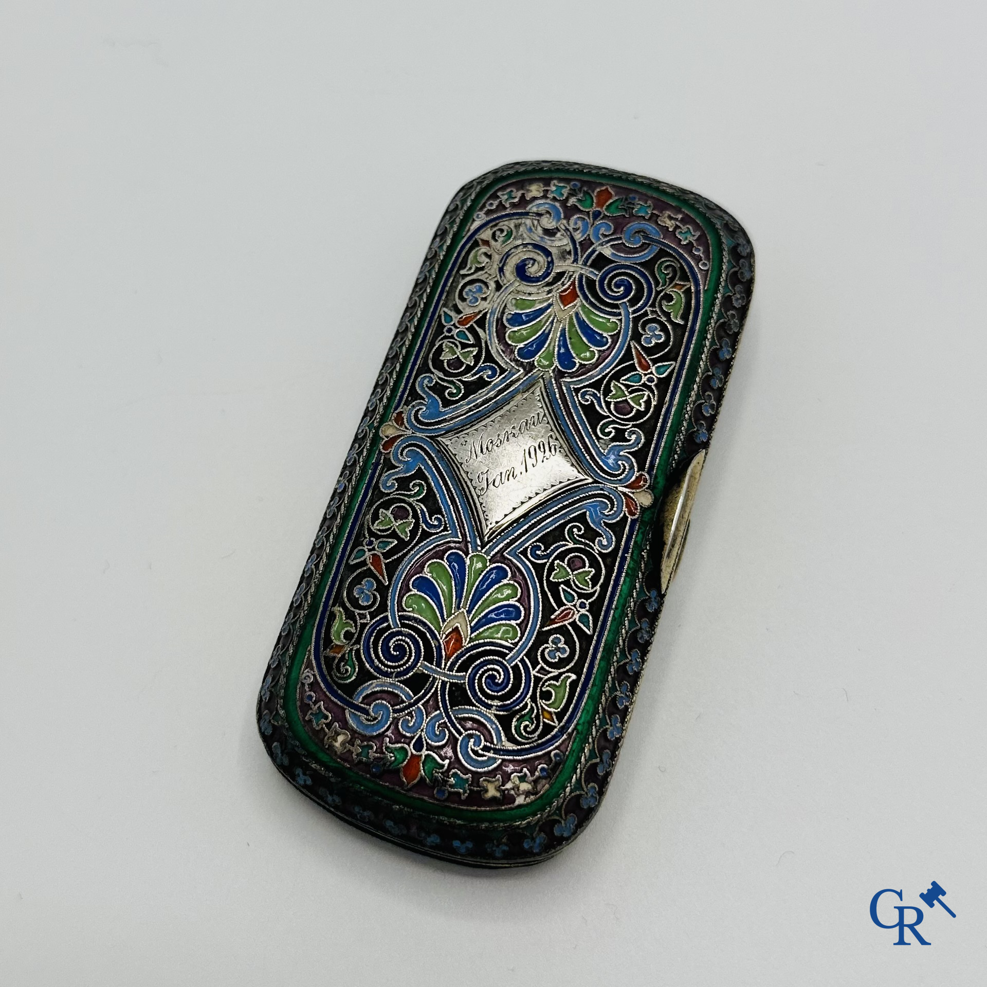 Russian silver: Cigarette holder in silver and enamel, interior in vermeil. <br />
Pavel Ovchhinnikov, Moscow around 1887.