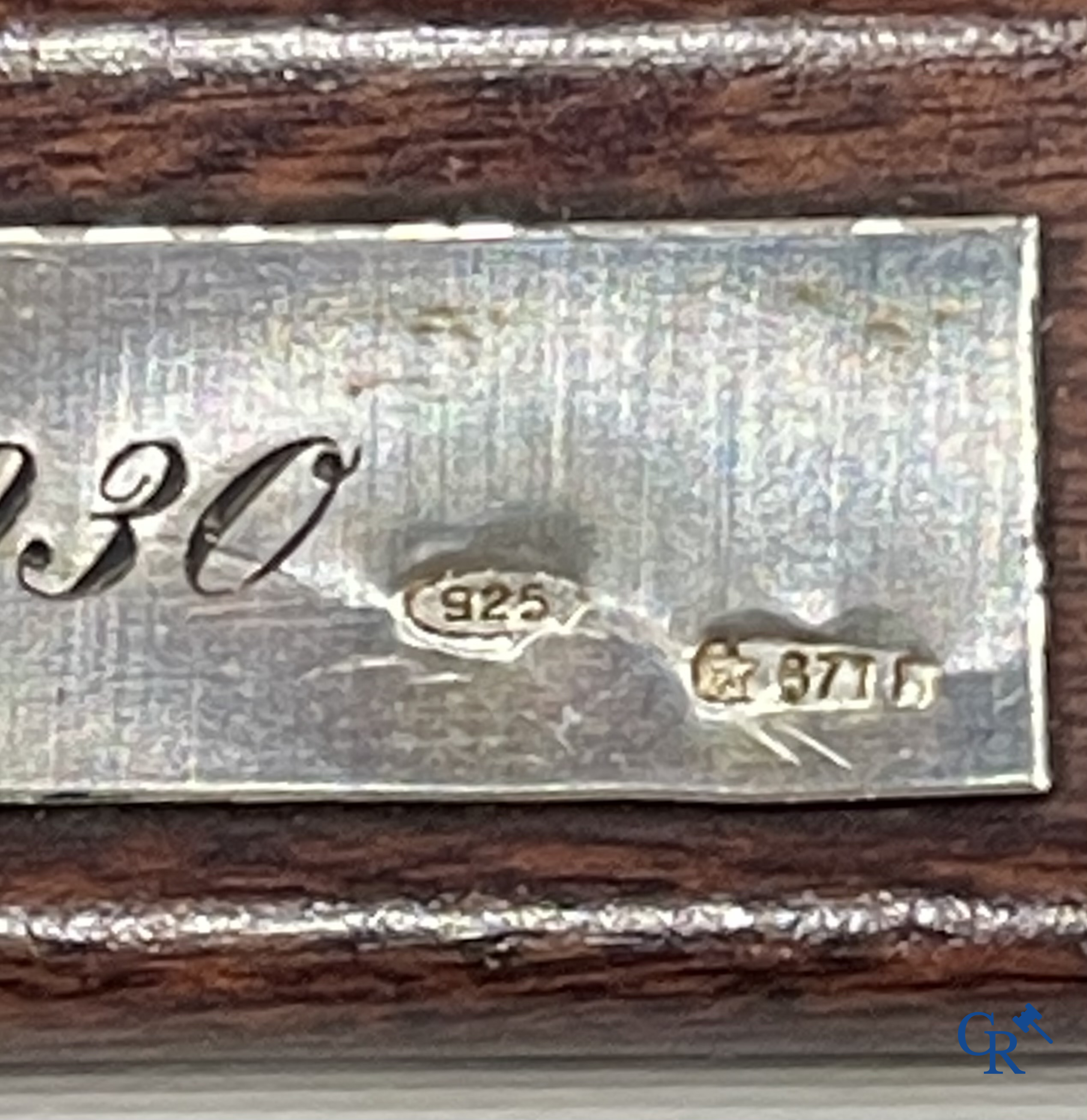 Bentley, een uitzonderlijk fijn gedetailleerd sterling zilveren 925°/00 schaalmodel van een 30 er jaren Bentley.