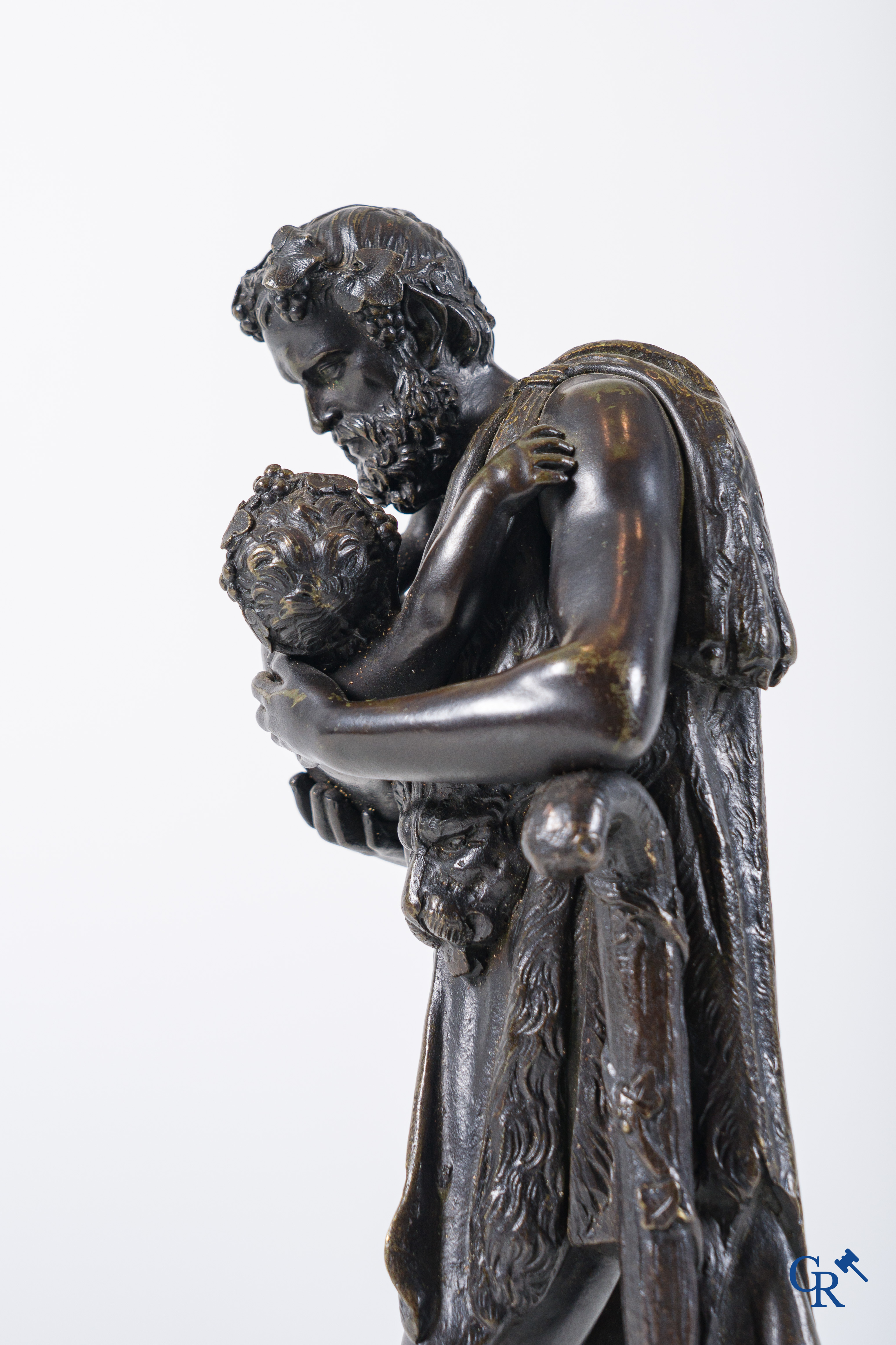 Travail français vers 1830-1840. Silène avec l'enfant Dionysos, statue en bronze d'après un modèle antique.