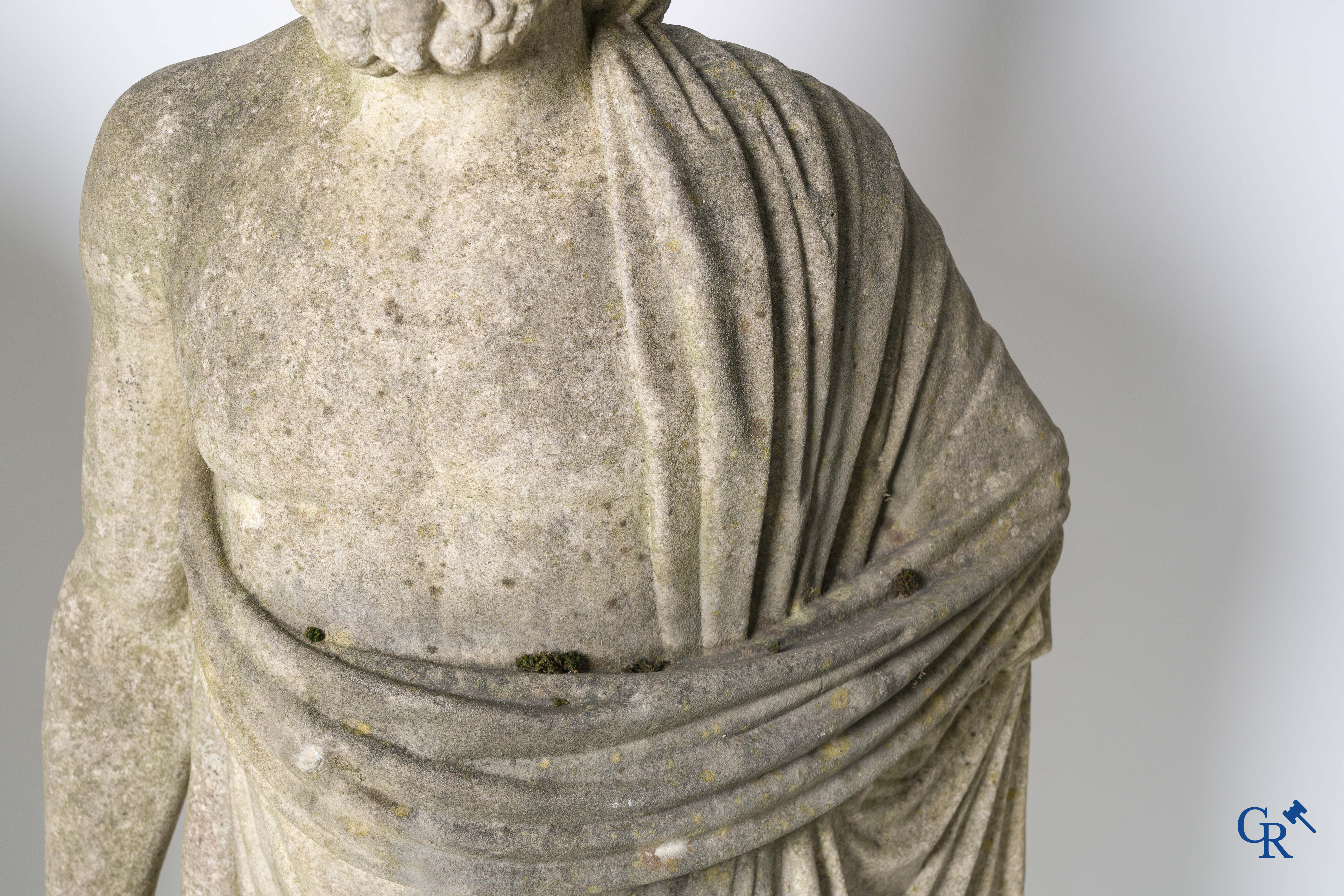 2 Imposante sculpturen in gebeeldhouwd marmer. De Romeinse godin Cerès en de Griekse god Asklepios. Circa 1700-1750.