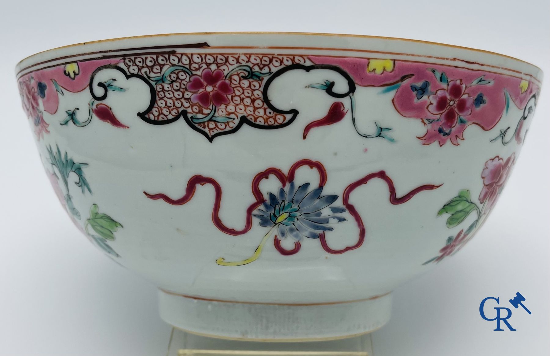 Asian Art: Beautiful lot of Chinese porcelain.