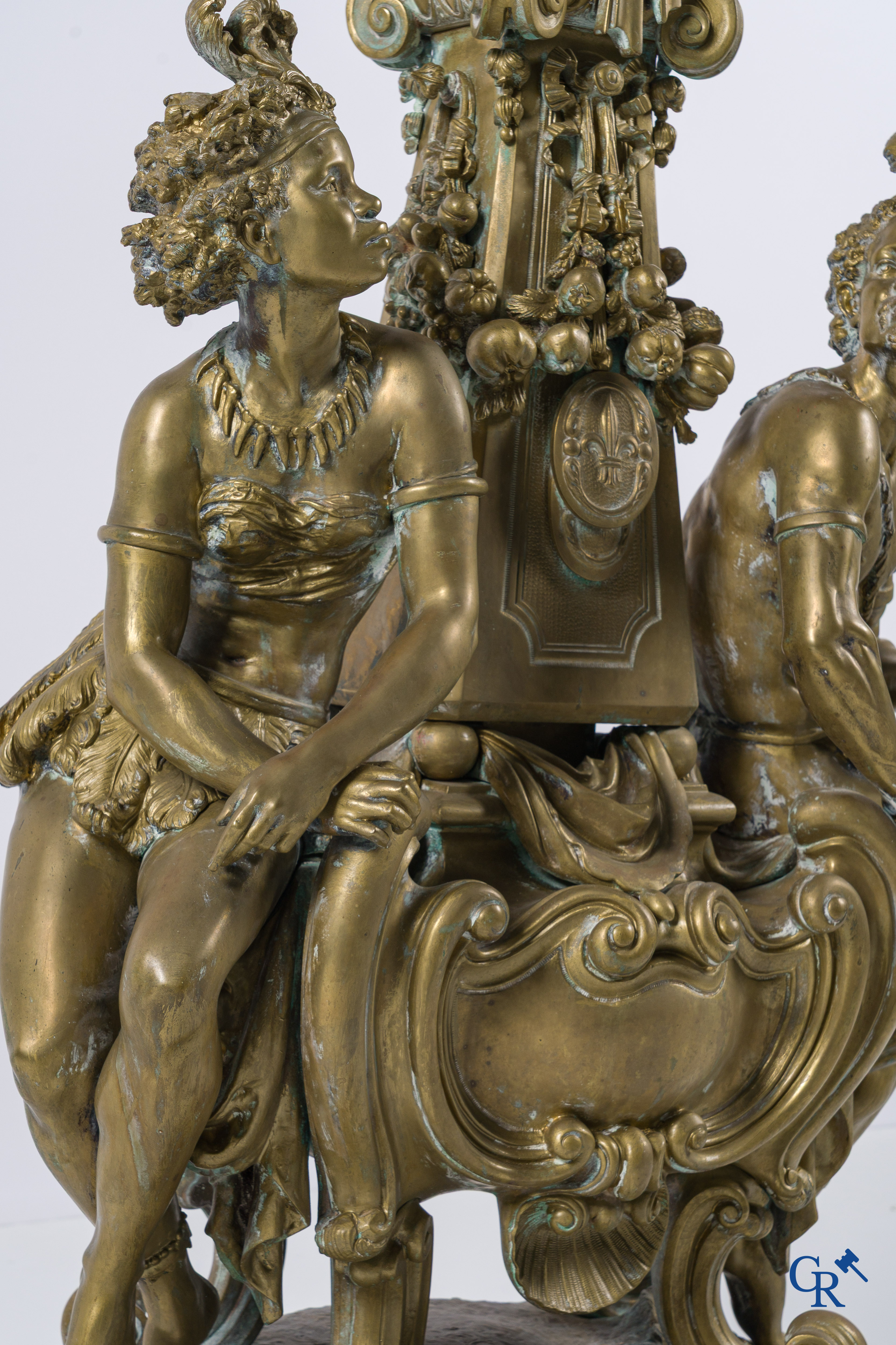 Frédéric-Eugène Piat en Samuel Marti. Uitzonderlijke pendule in brons met Nubische figuren. Circa 1860-1870.