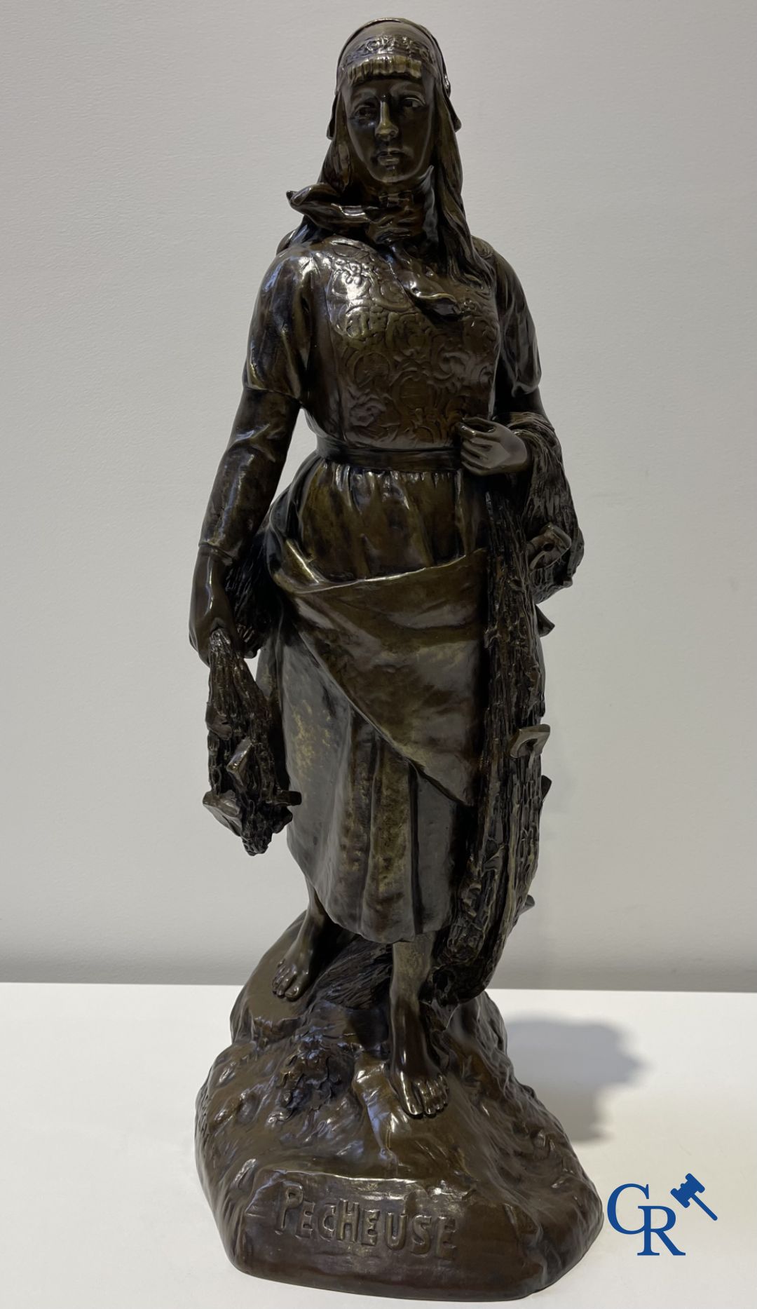 Alexandre-Mathurin Pêche (1872-1957) (*) Bronzen beeld. Vissersvrouw. Susse Frères Editeurs Paris.