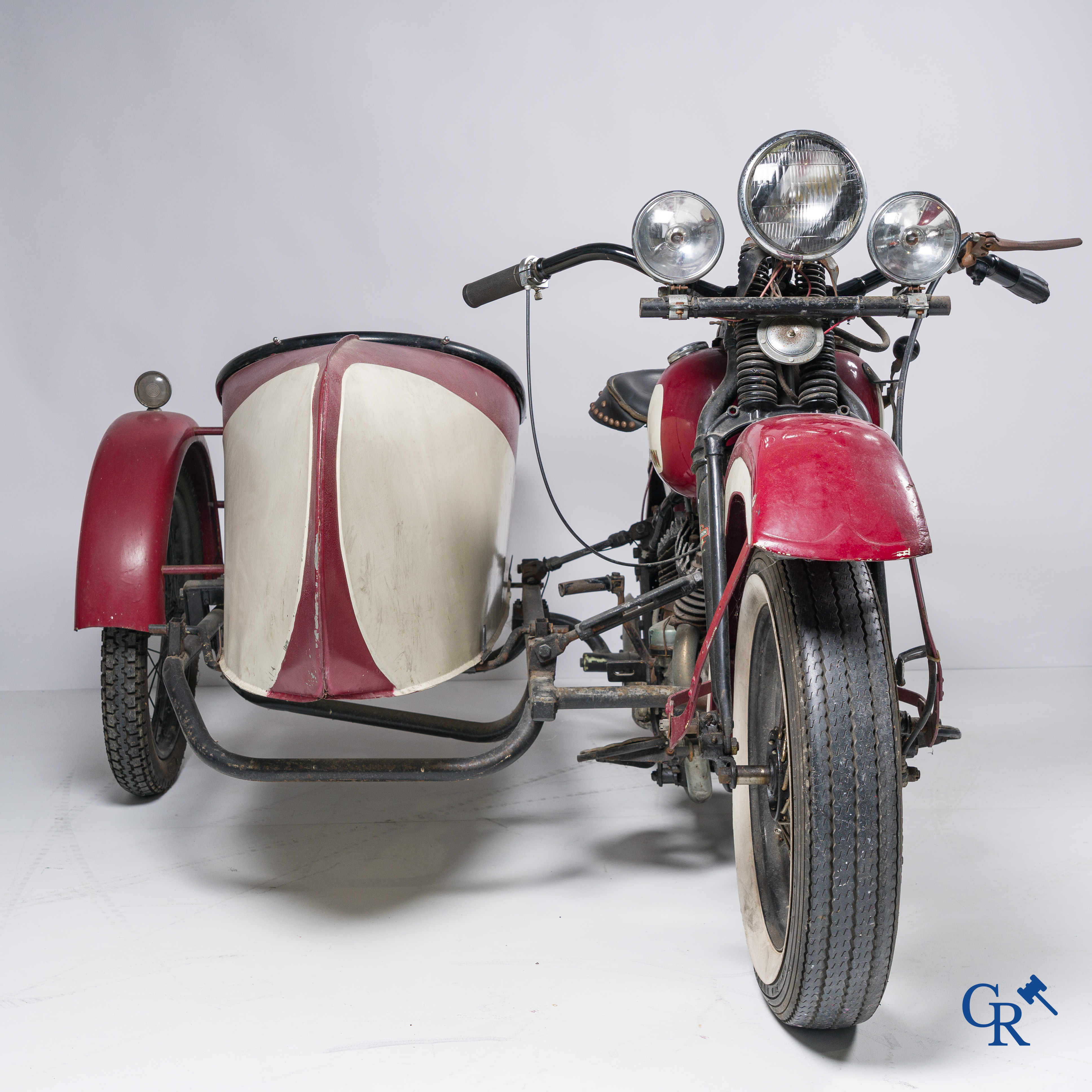 Harley Davidson, type WLA 750cc, circa 1940. Met zijspan uit latere periode. (schuurvondst)