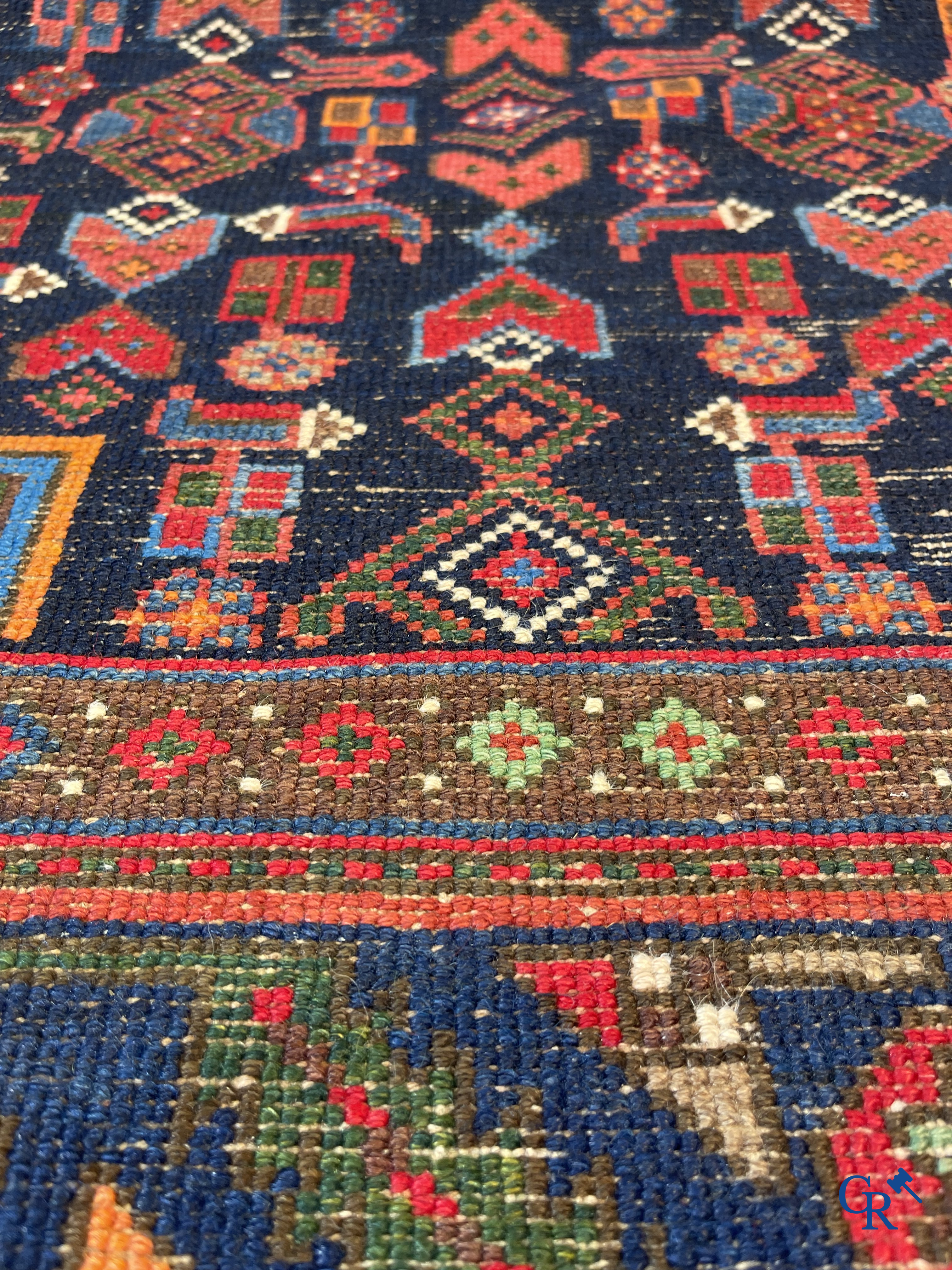 Tapis d'Orient, 2 tapis antiques noués à la main.