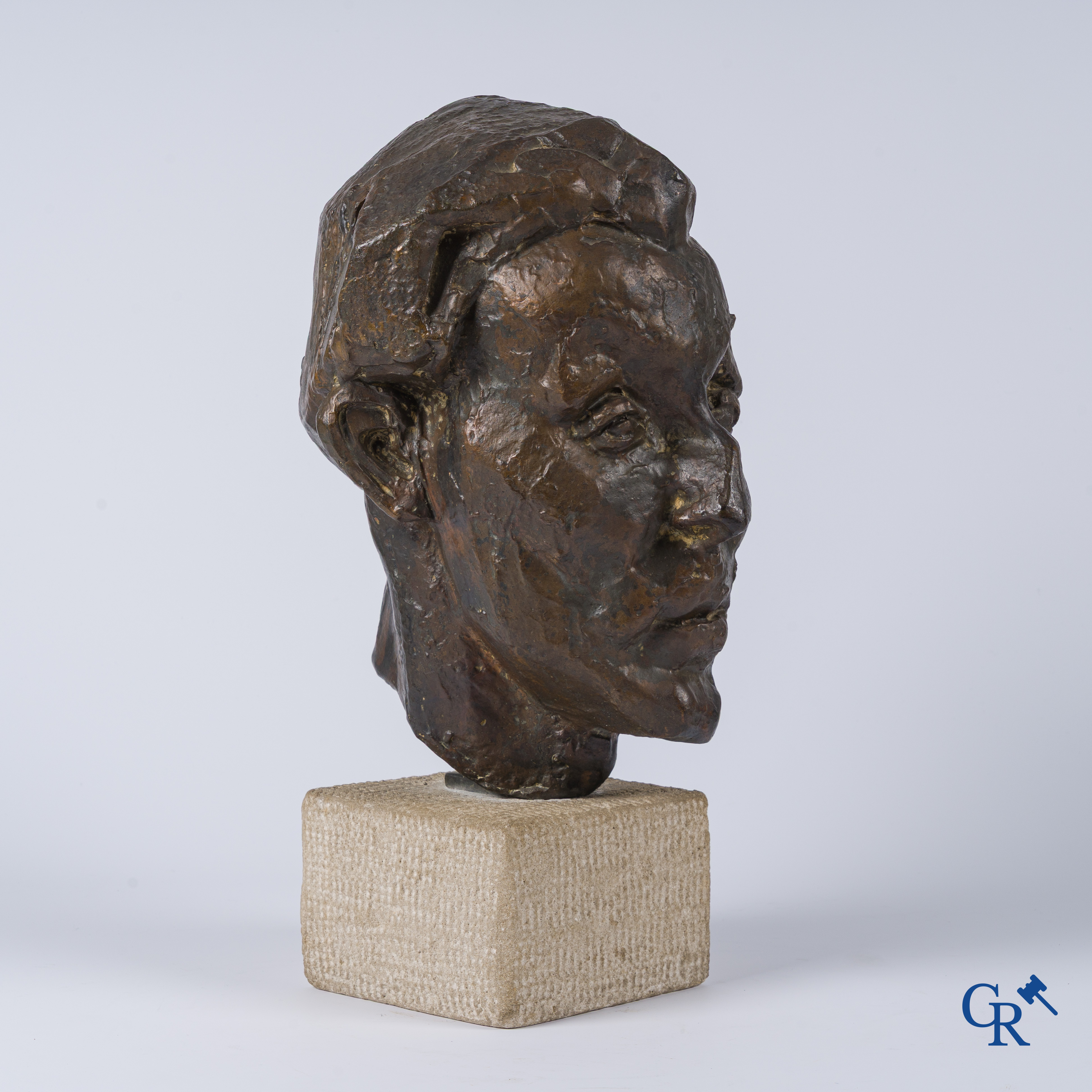 Oscar Jespers (1887-1970)(*) Portret van de schilder Walter Stevens. Brons op kalksteen. 1916.