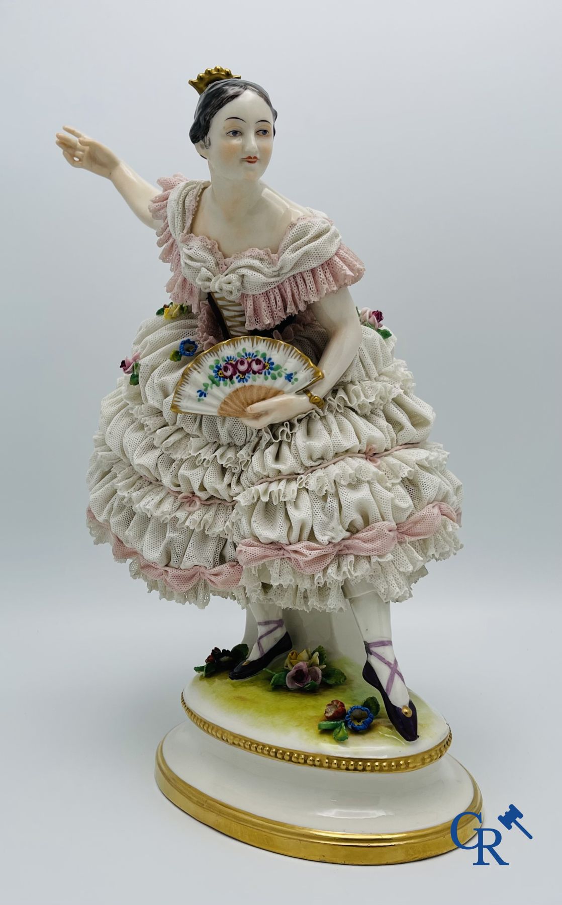 Volkstedt Rudolstadt: Grande figurine d'une danseuse en porcelaine dentelle, "lace porcelain".