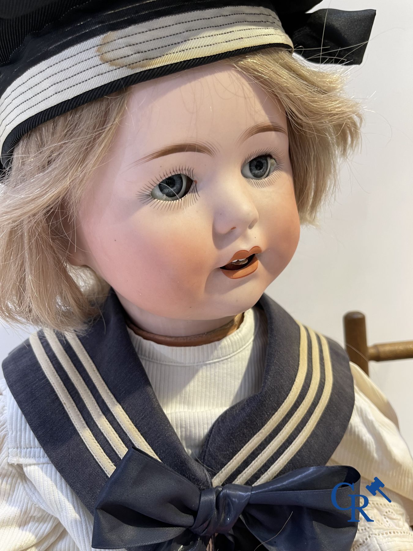 Toys: antique dolls: 5 German character dolls with porcelain head.