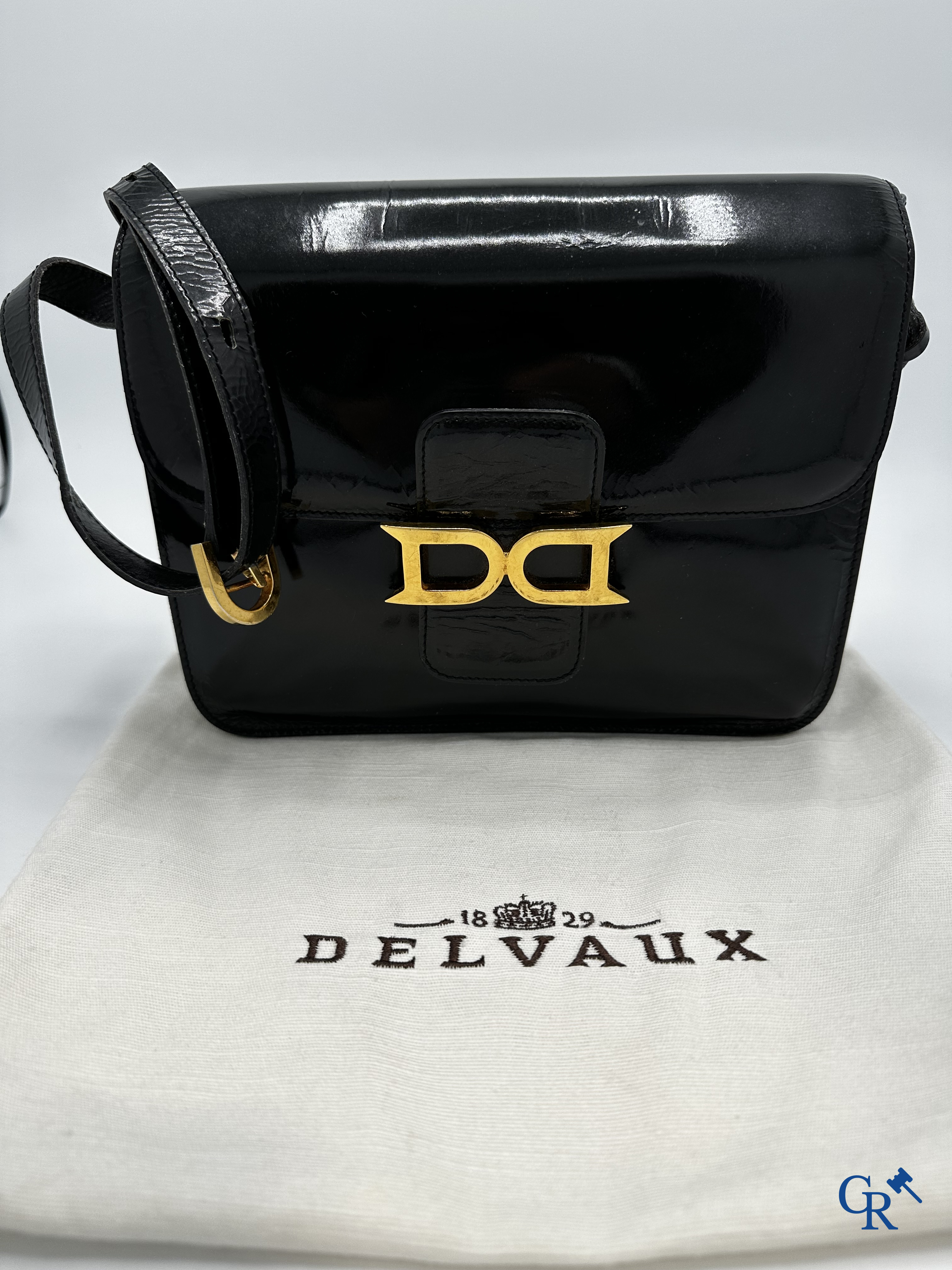 Delvaux: Handbag in black leather.