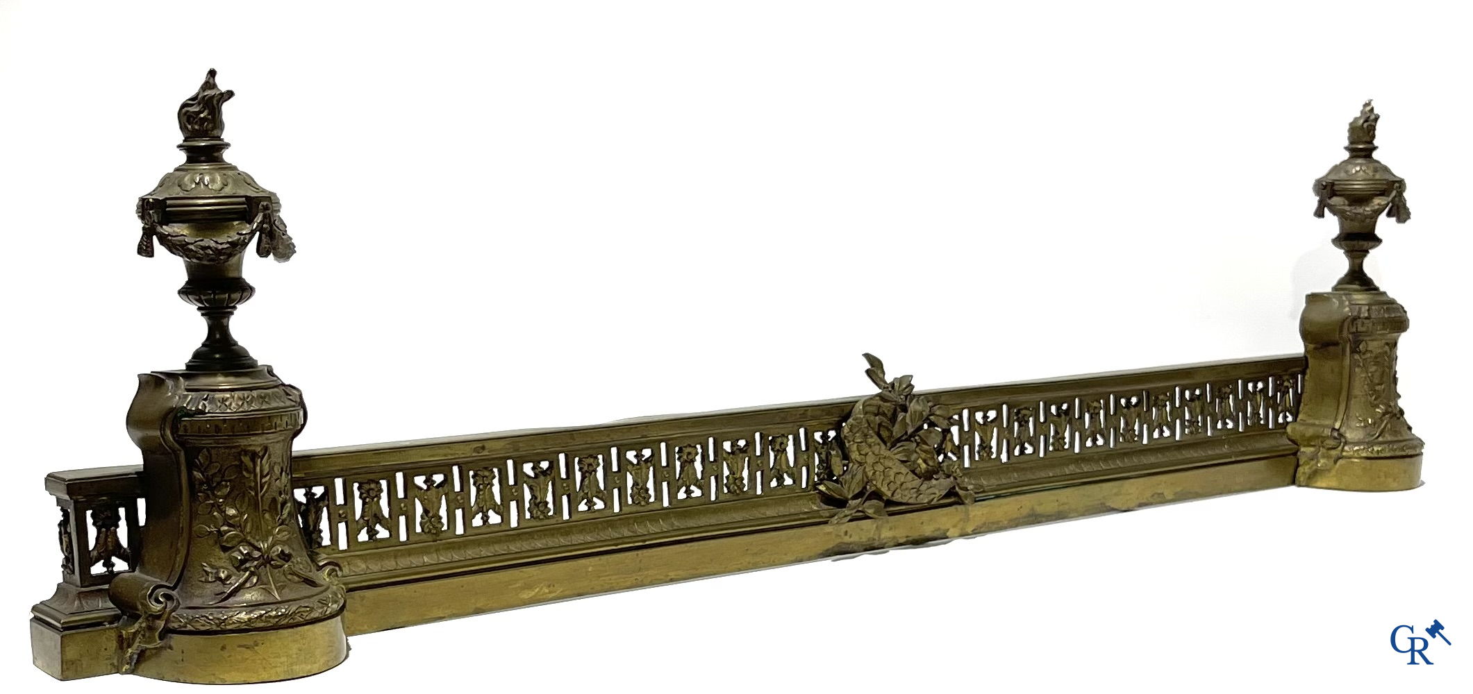 A lot of an imposing chandelier with 12 light points, a lamp belge with bronze frame and a fireplace piece.