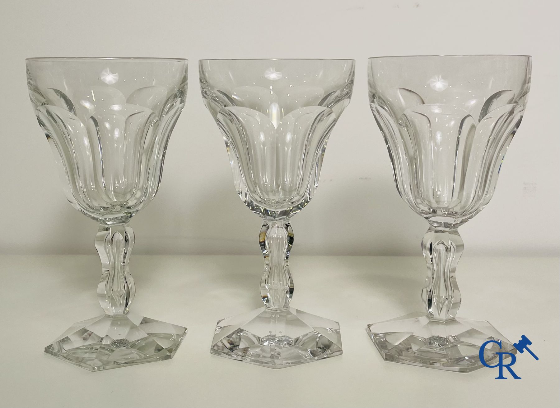 Val Saint Lambert: 6 verres à eau Metternich, 2 verres à eau rose Danse de flore et un vase Art Déco.