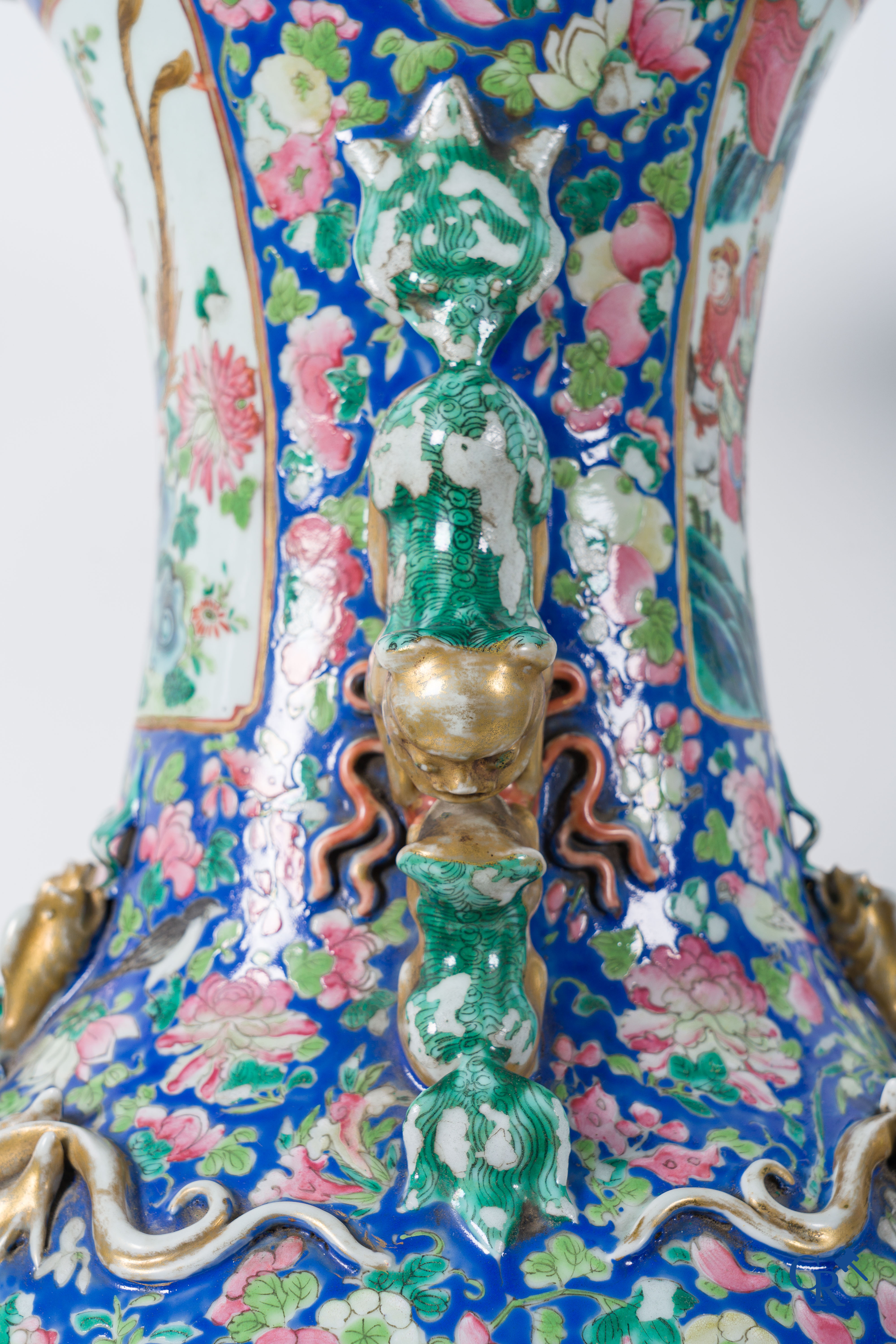 Asian Art: Chinese porcelain. A pair of imposing Chinese vases with famille rose decor. China 19th century.