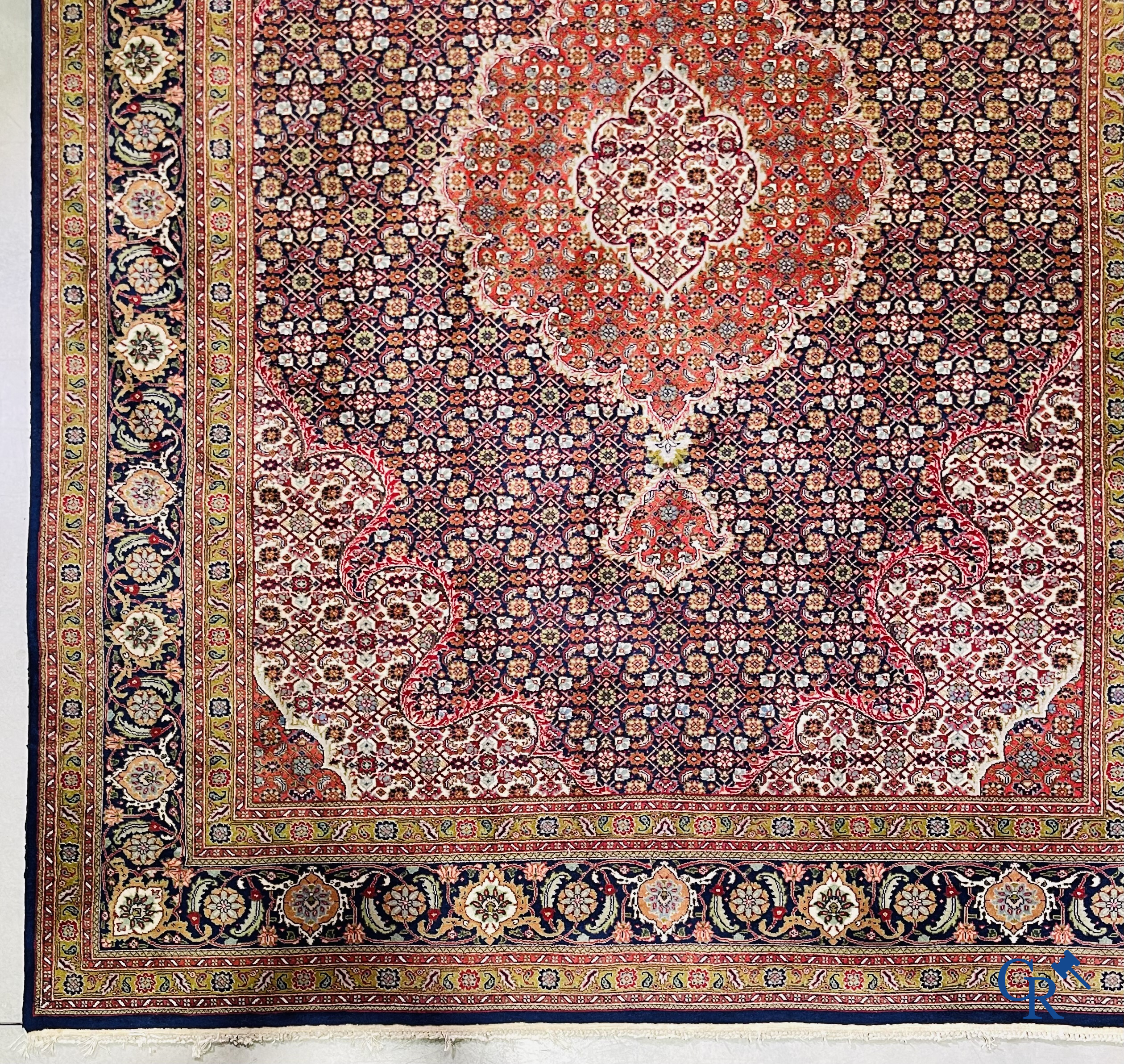 Tapis d'Orient: Tabriz, Iran. Grand tapis persan noué à la main.