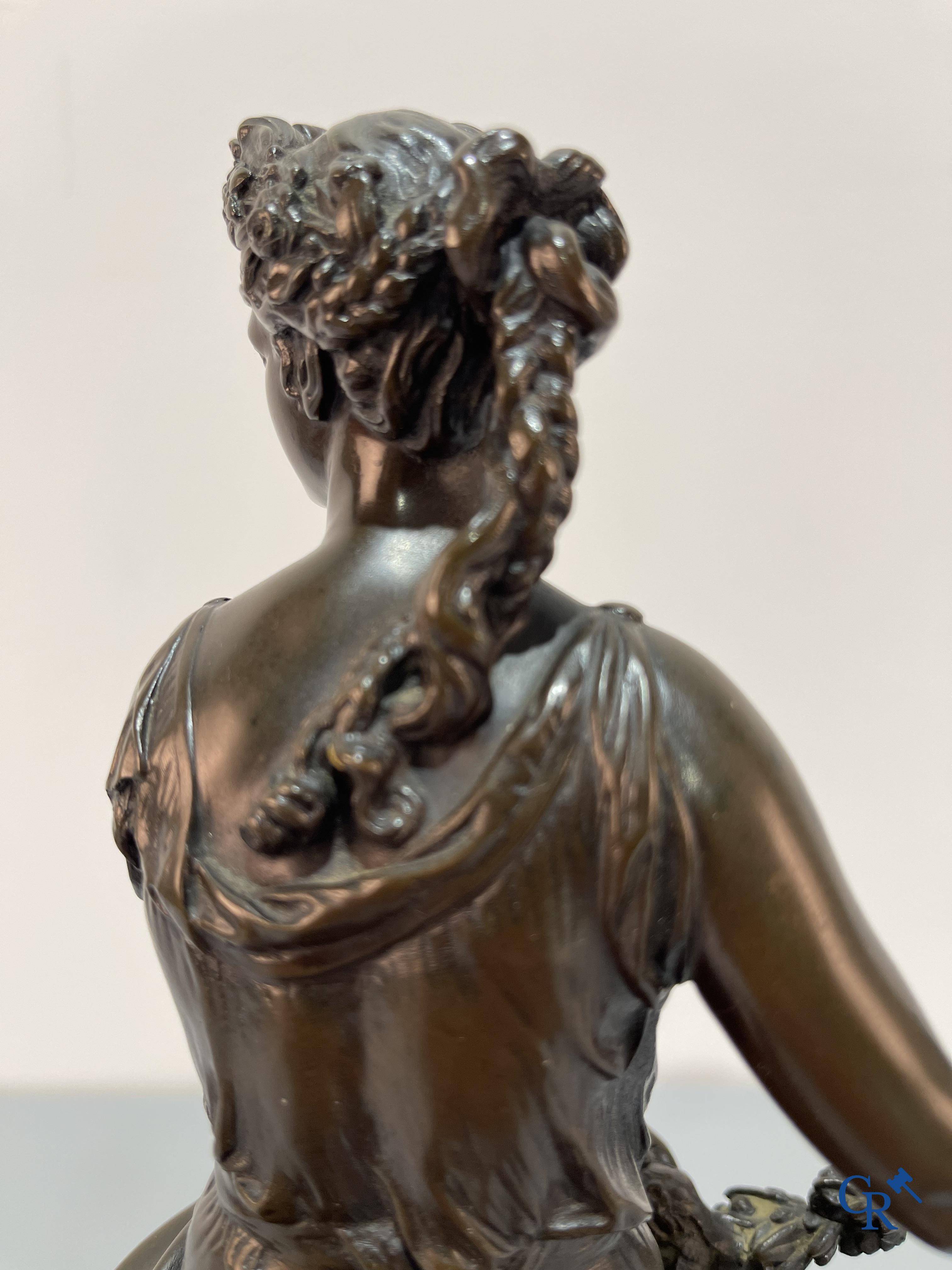 Antoine Coyzevox (naar) Fijngesculpteerde voorstelling van Venus met Cupido. F. Barbedienne fondeur.