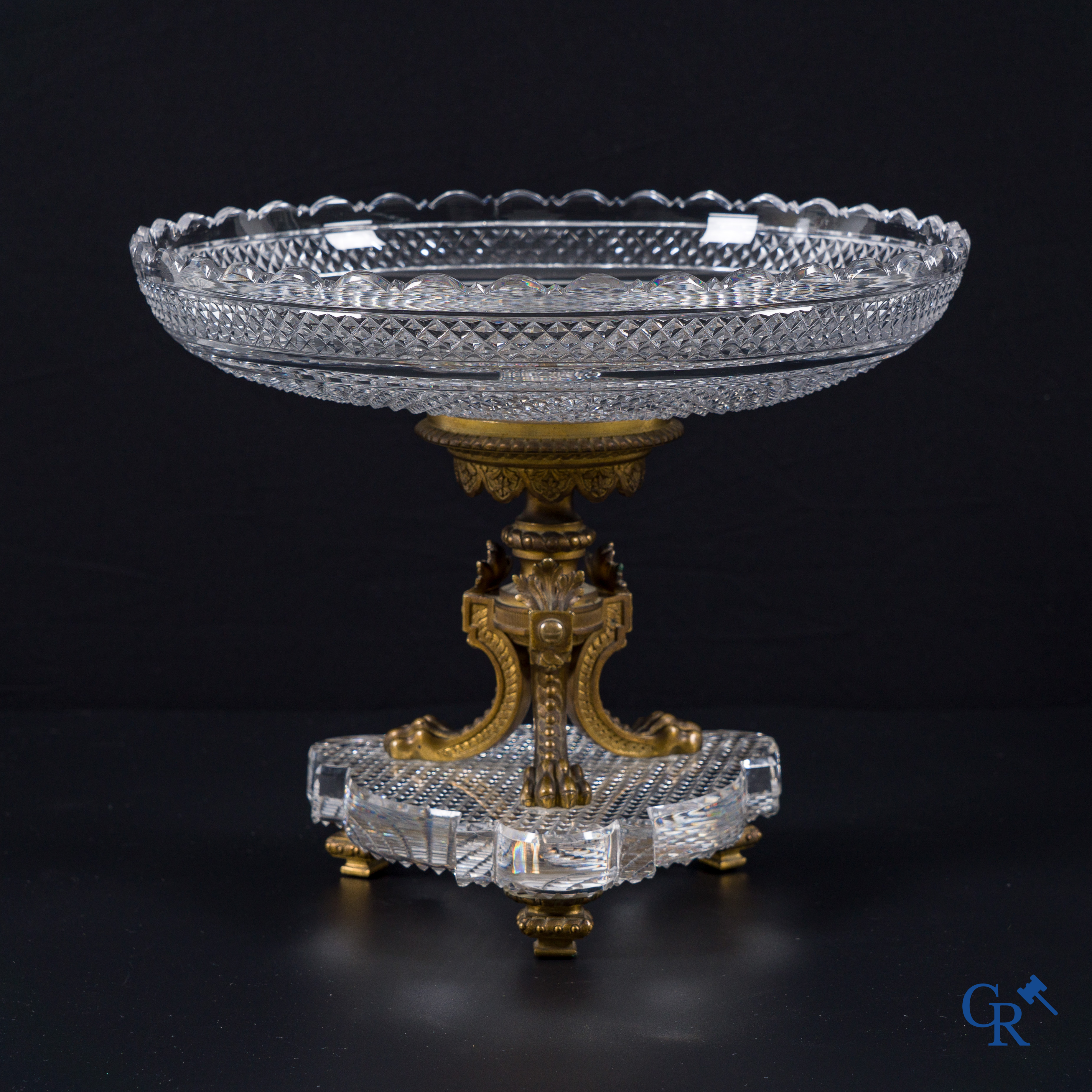 Beautiful "milieu the table" or centerpiece in gilded bronze and Baccarat crystal. Late 19th century, Napoleon III period.