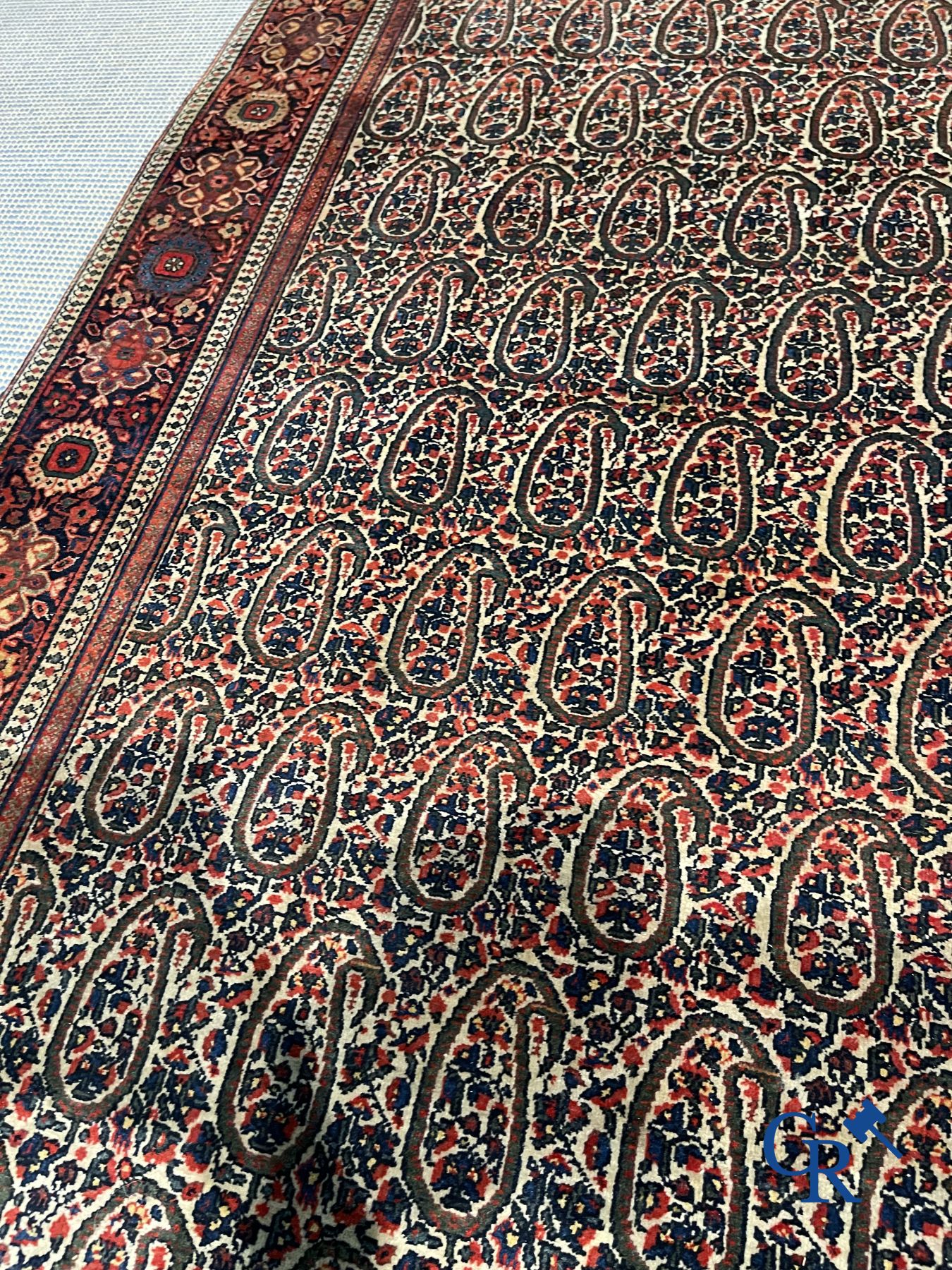 Tapis: Tapis oriental ancien.