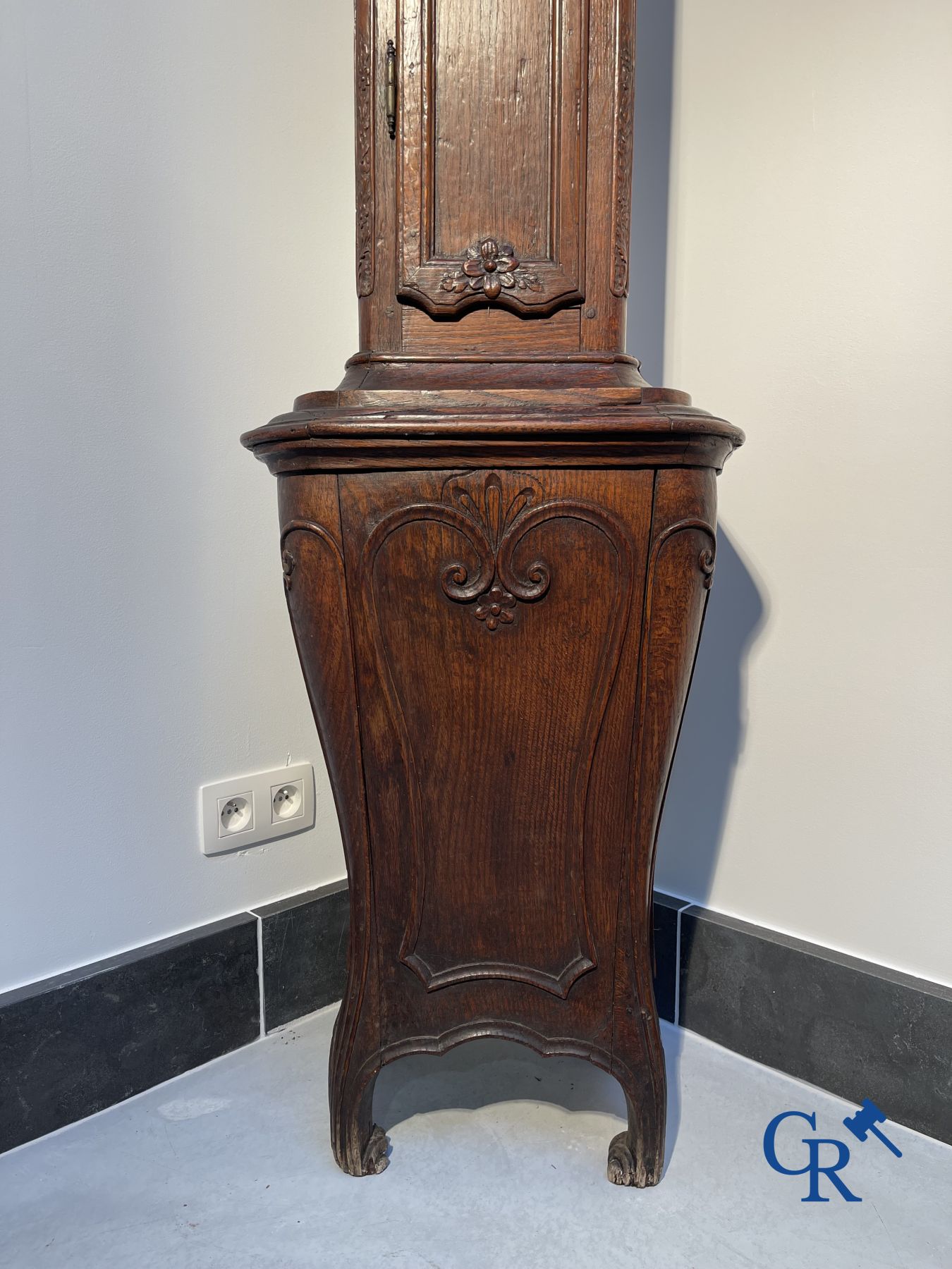 Standing clock in oak. 18th century.