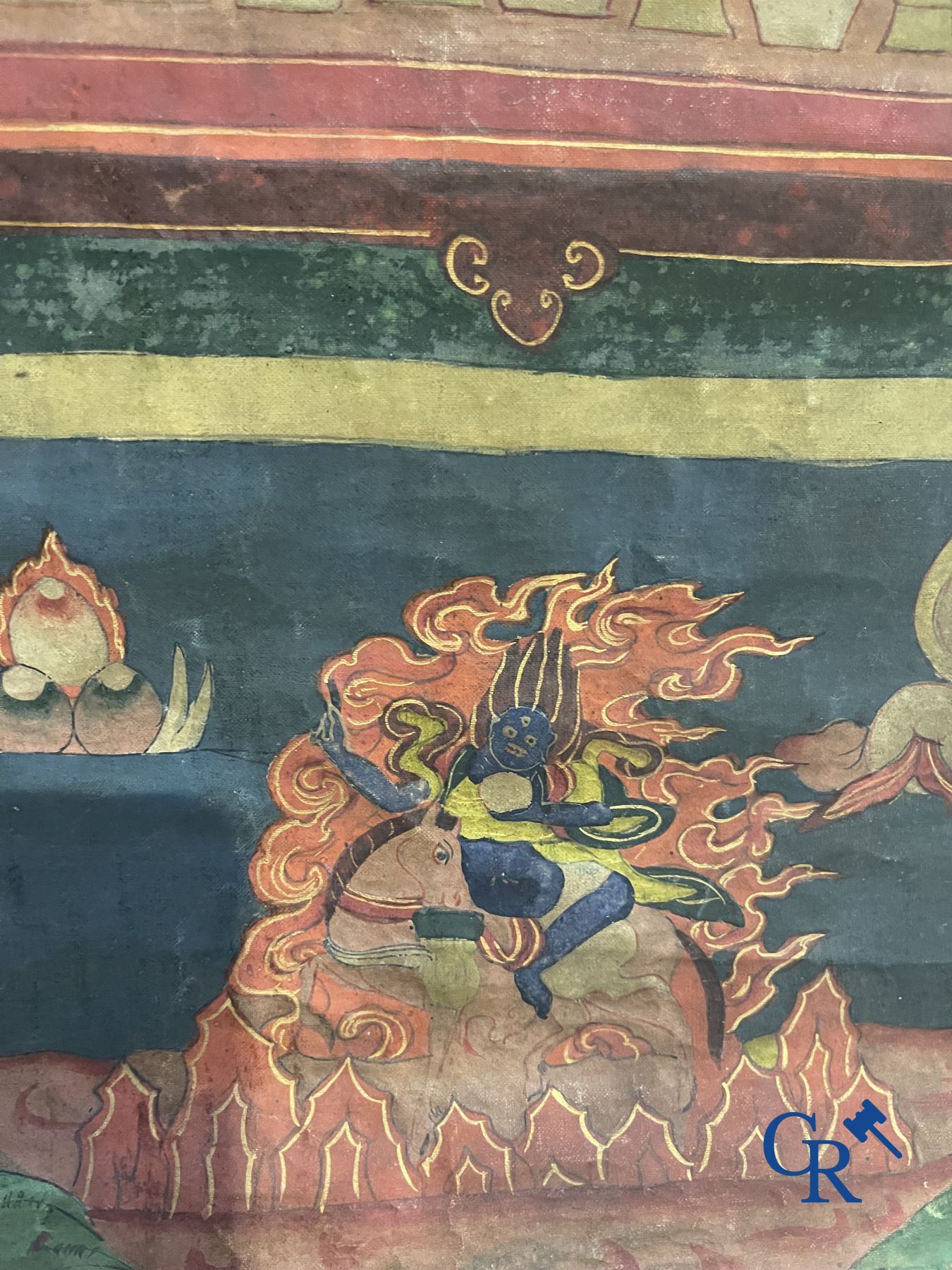 Aziatica: een kavel bestaande uit 4 beelden en een thangka.