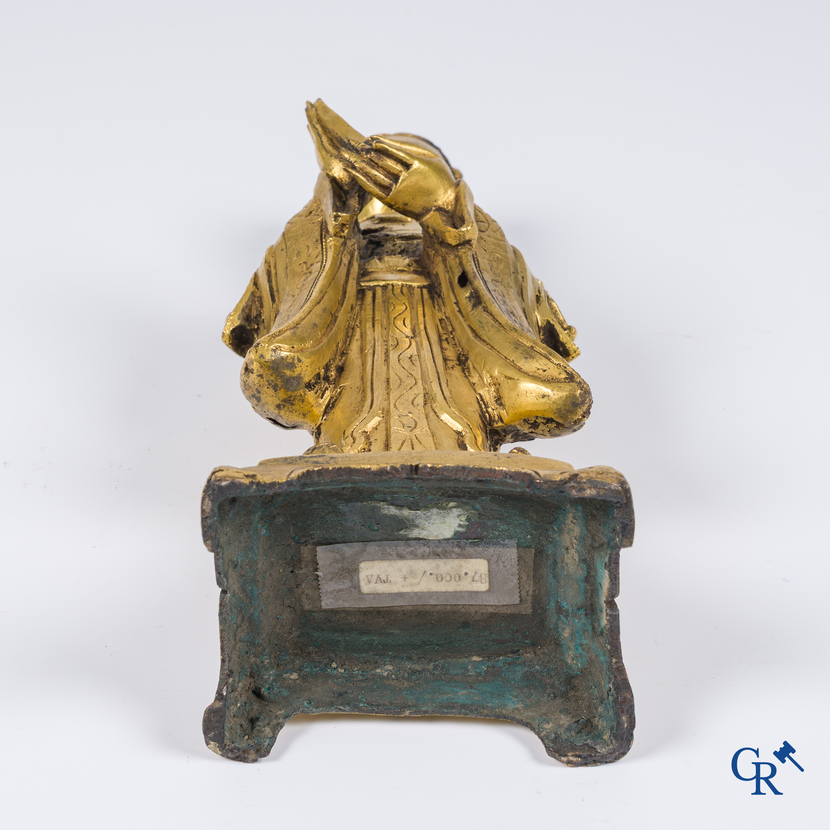 Aziatica, China. Een grote vergulde bronzen staande voorstelling van Longnu.