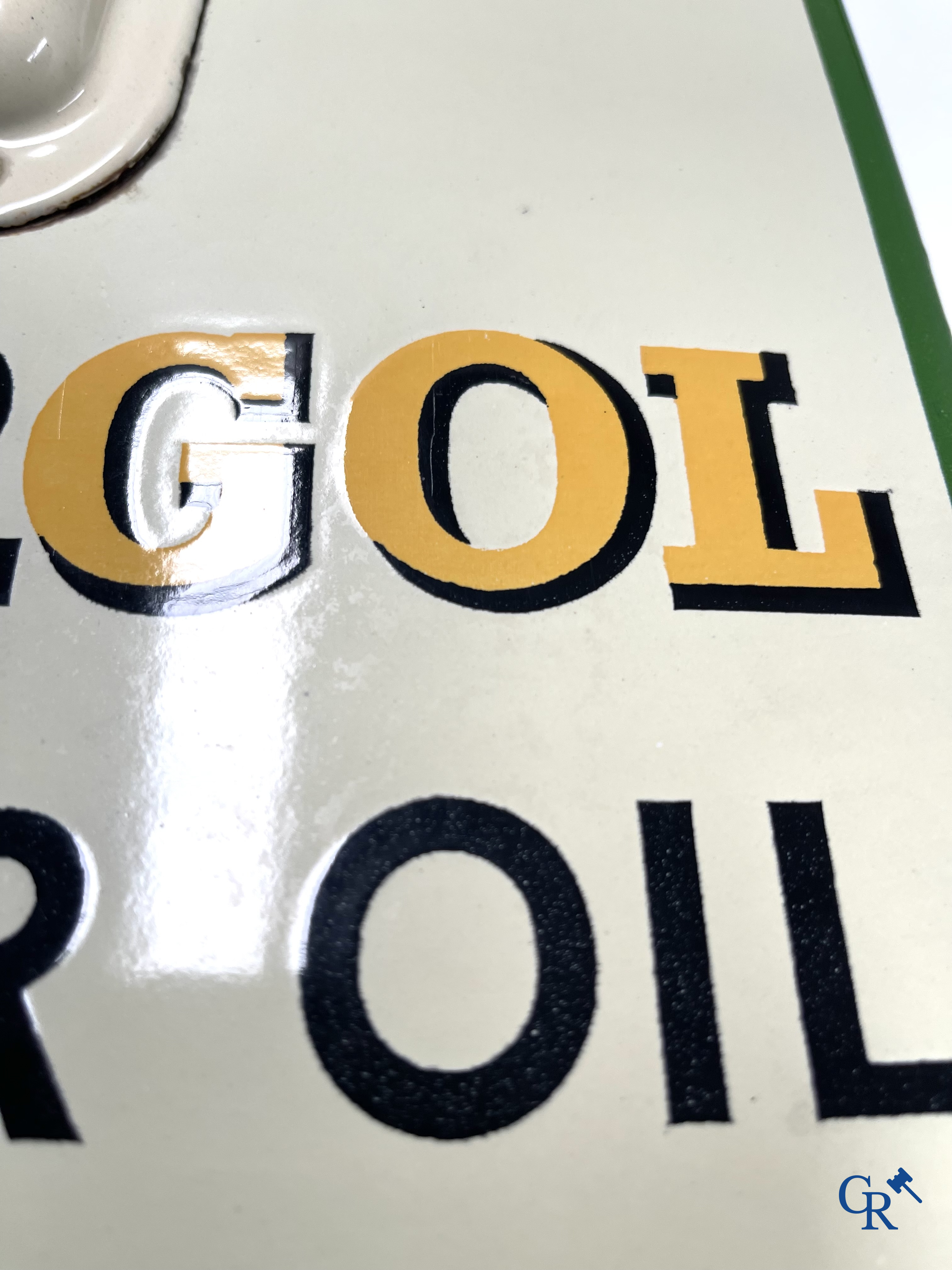 BP Motor Oil. Een emaille reclamebord met ingewerkte thermometer voor BP motorolie. Emaillerie Belge. 50'er jaren.