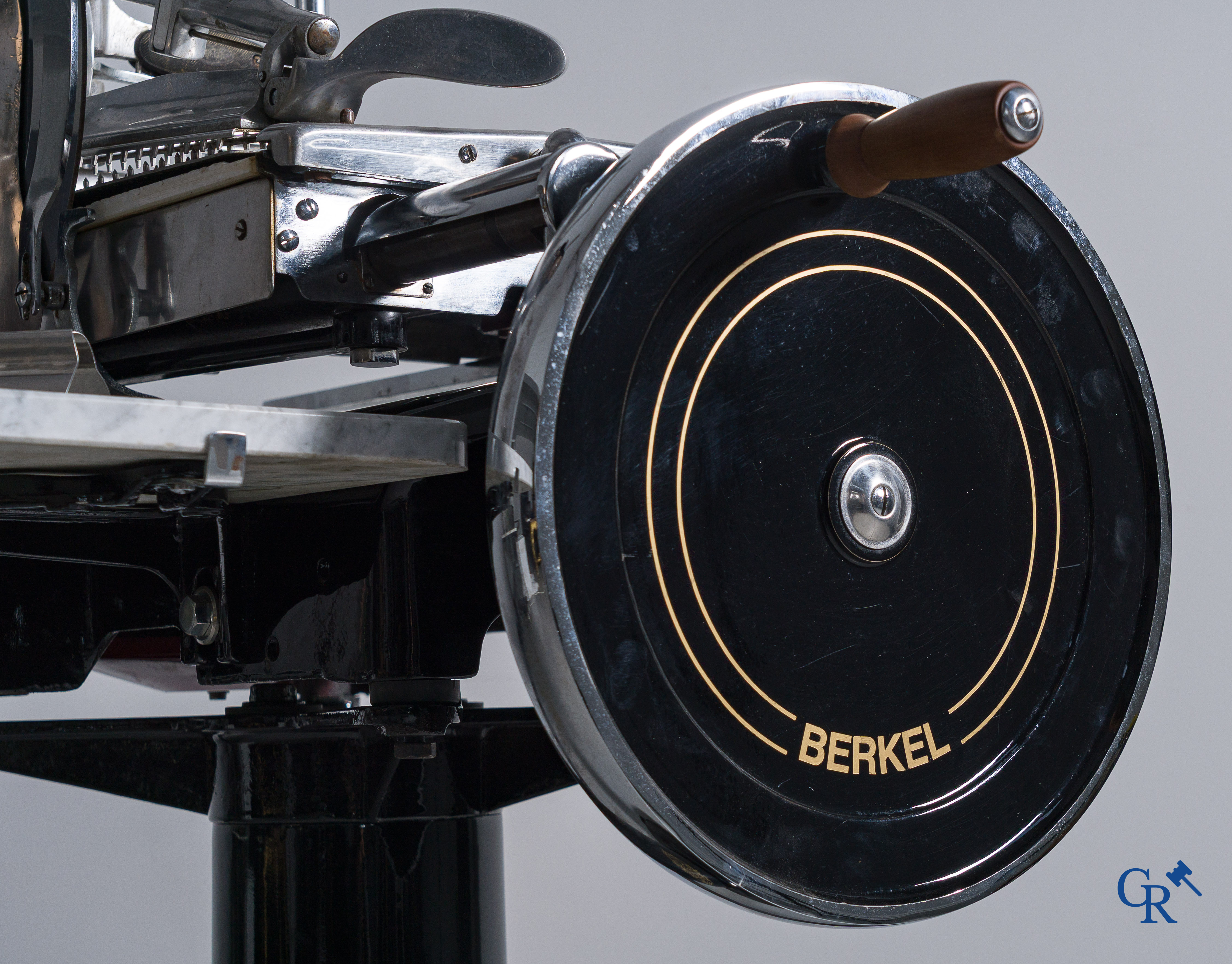 "Van Berkel's Patent" Importante Berkel VBP8, Machine à découper la viande et le fromage "Trancheuse à volant". Modèle 8 numéroté n°842948, circa 1930-1940.