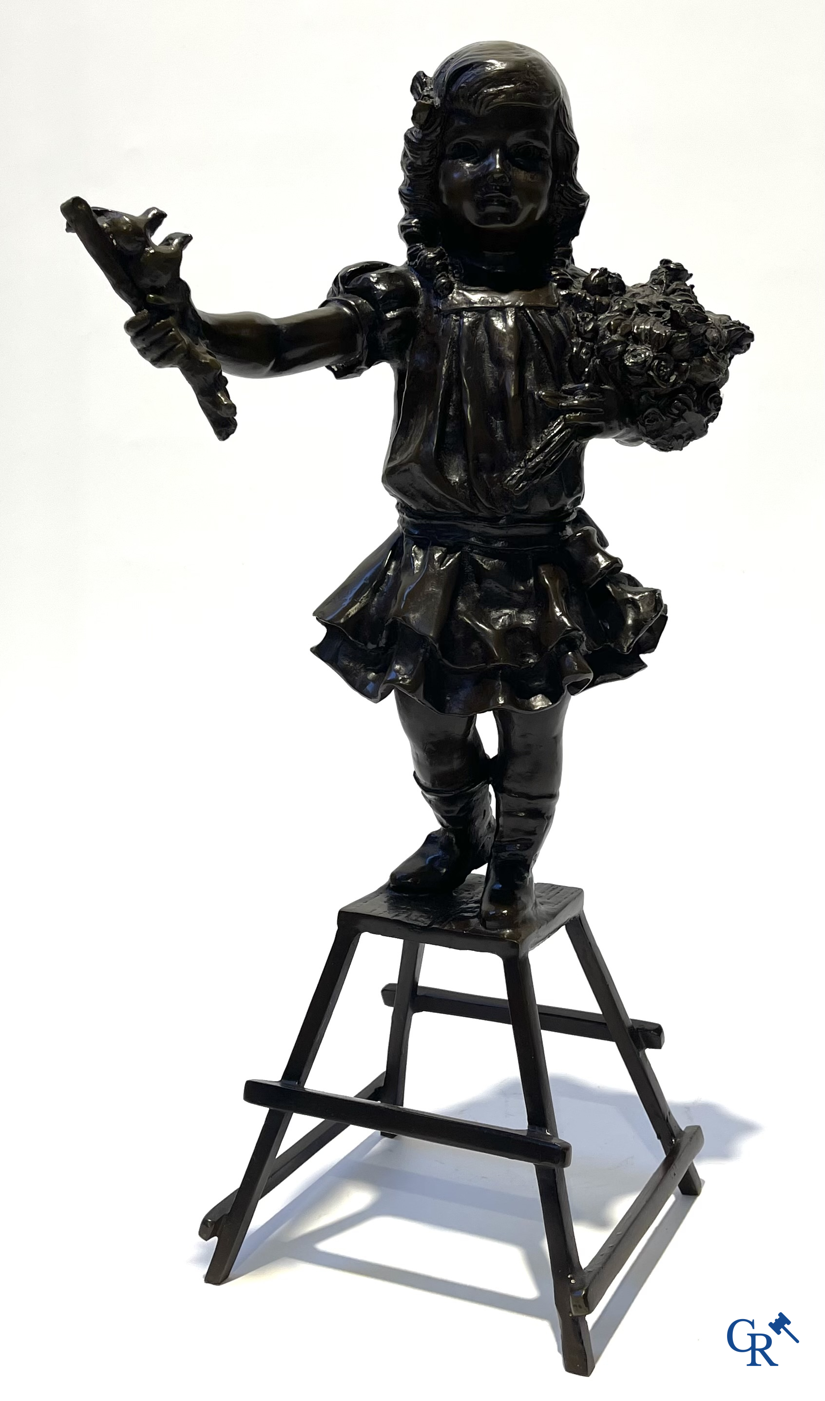 Kavel van 3 bronzen beelden (postuum) Meisje met bloemen, cupido naar Auguste Moreau en vrouw in Art Deco stijl.