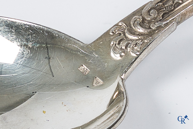 Zilver. Kavel met bestek in zilver 800°/00.
