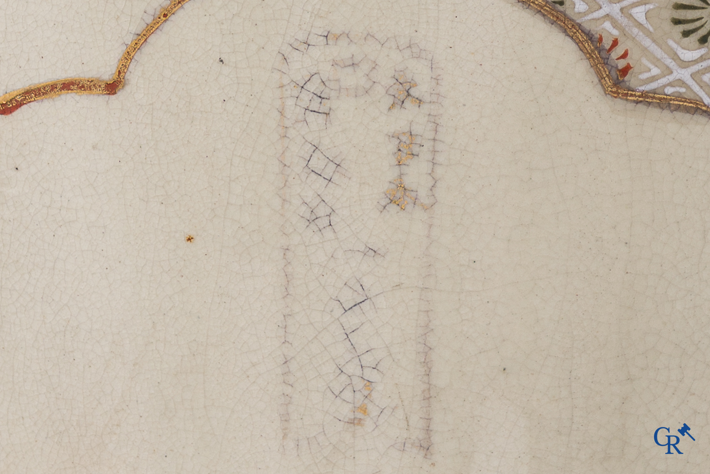 Aziatica. Japanse kunst. Uitzonderlijk groot paar fijn gedecoreerde Satsuma vazen. 19e eeuw.