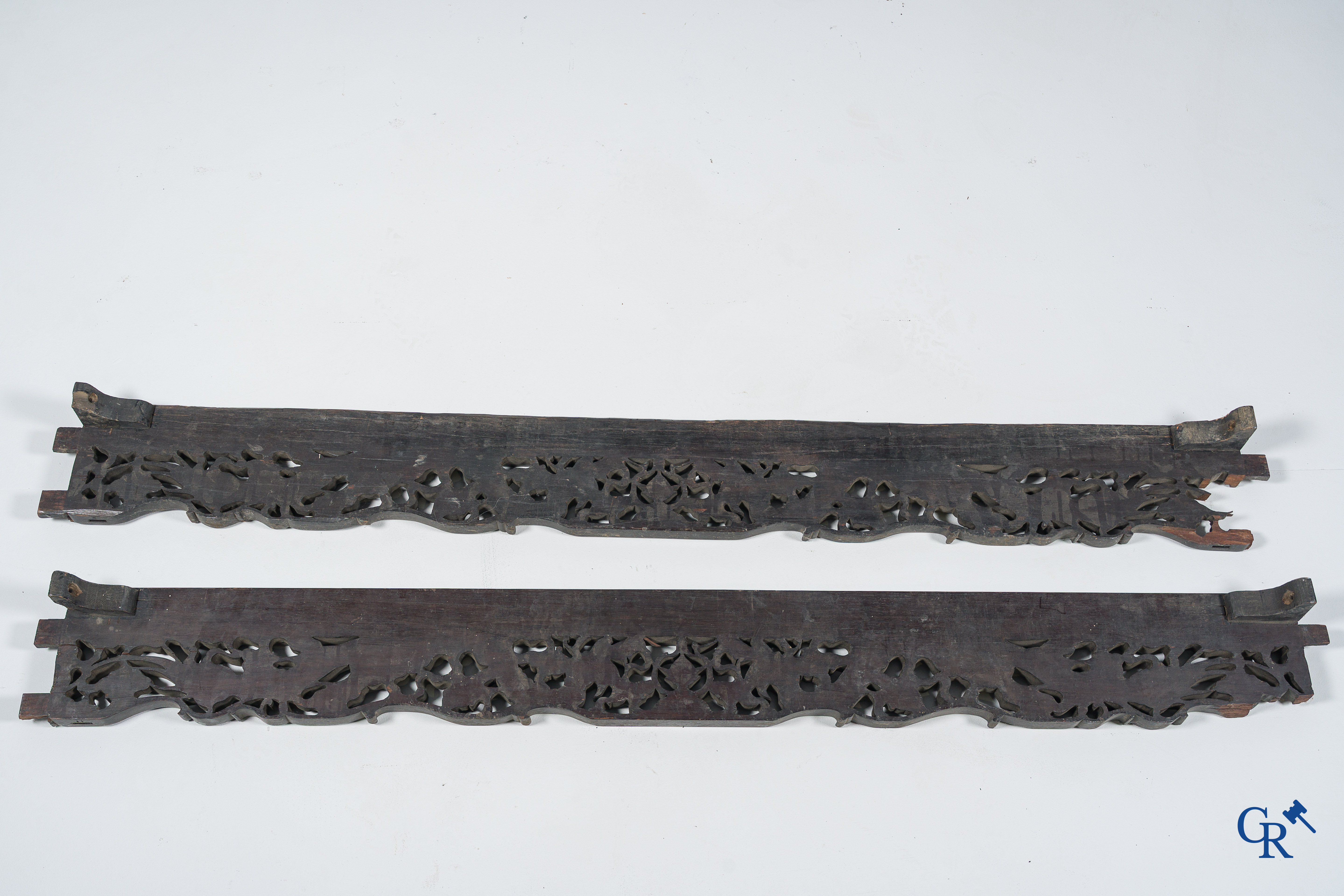 Aziatica. China. Imposante gesculpteerde Hongmu draken tafel. Qing Dynastie.