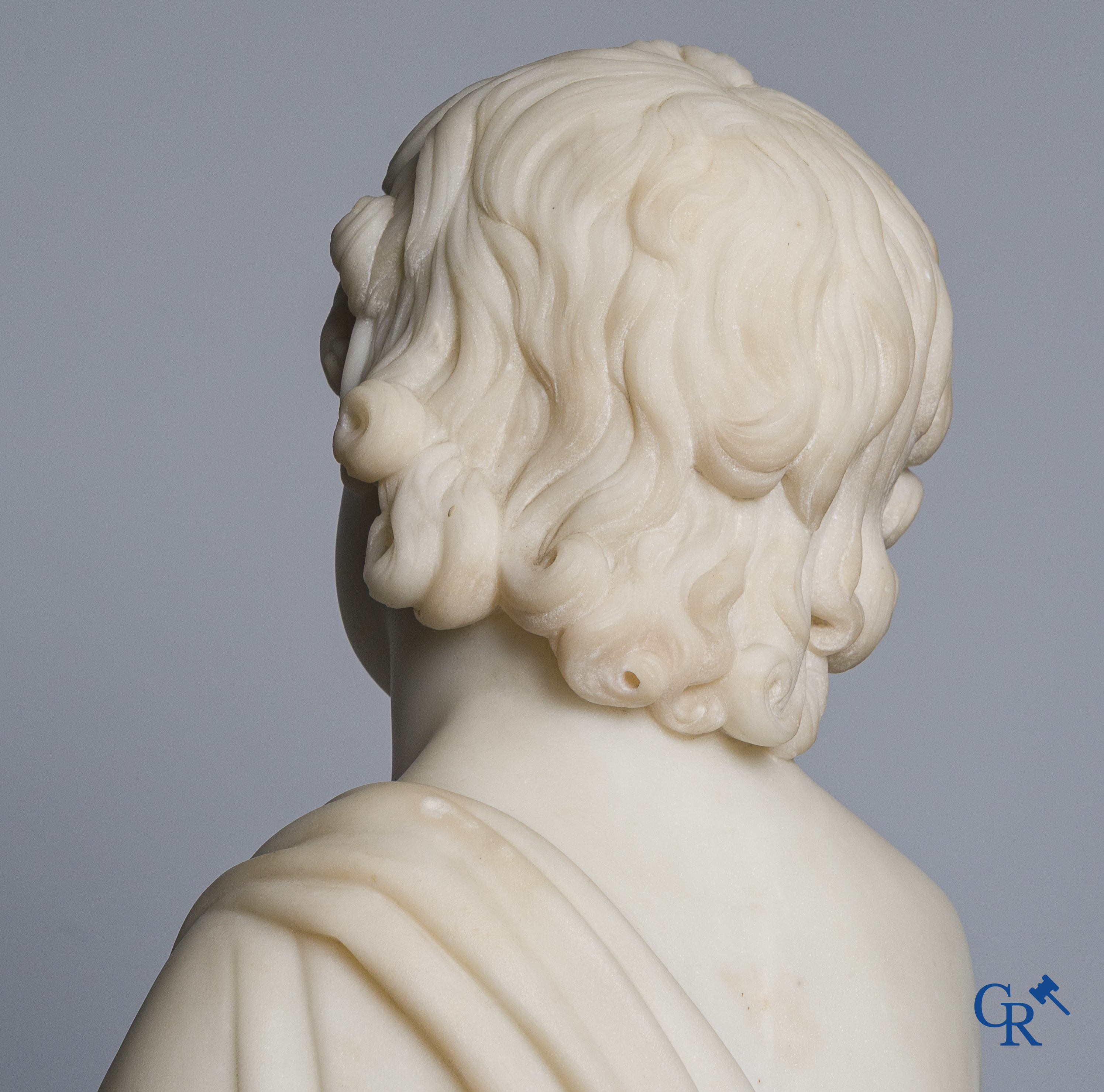 Leopoldo Giromella (Carrara, 1815-1870) Voorstelling van een mandolinespeler in gebeeldhouwd marmer. Circa 1860.