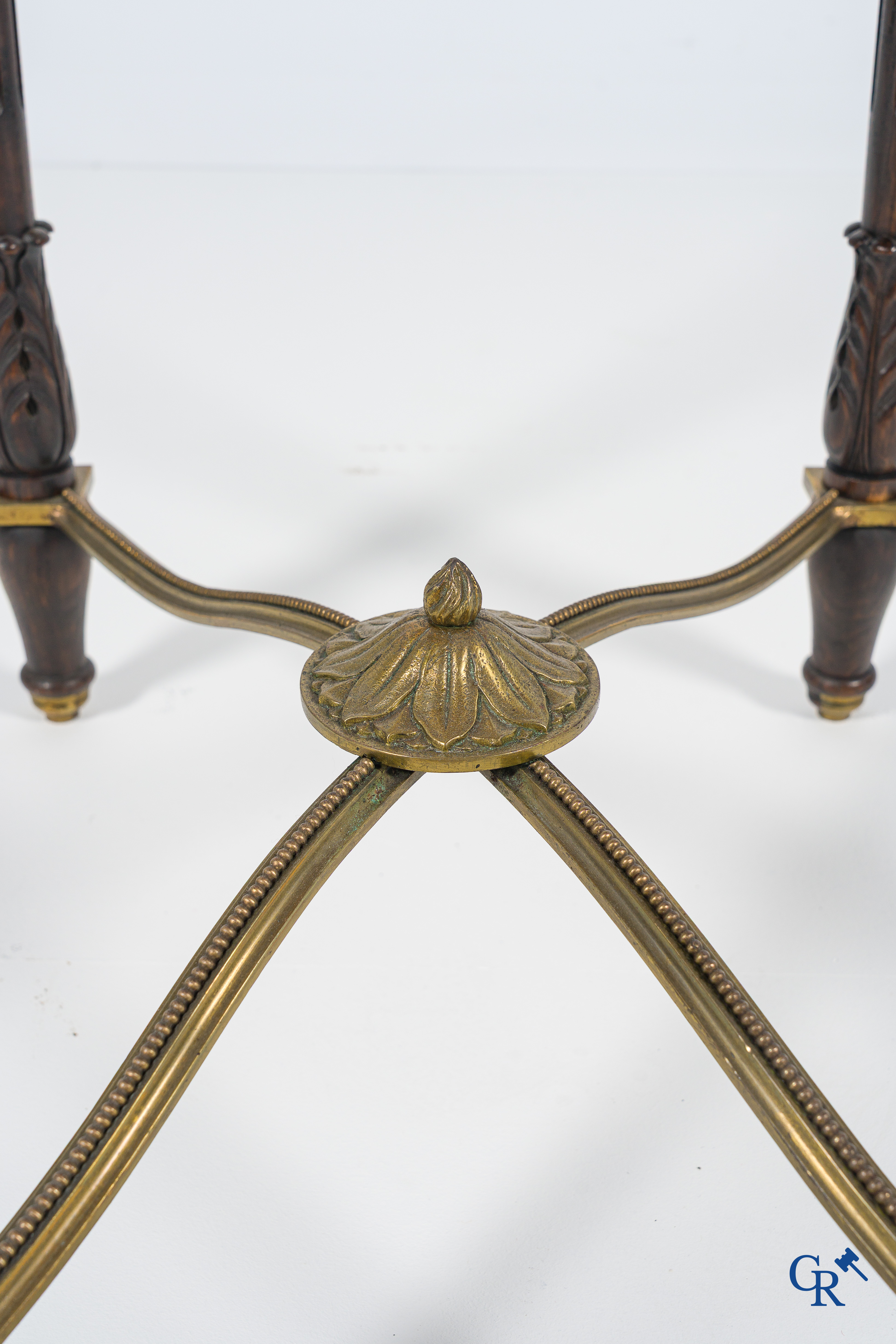 Picanol, Ieper. Uitzonderlijke tafel met taferelen van weefgetouwen, ambachten en wapenschilden. Augustus 1946.