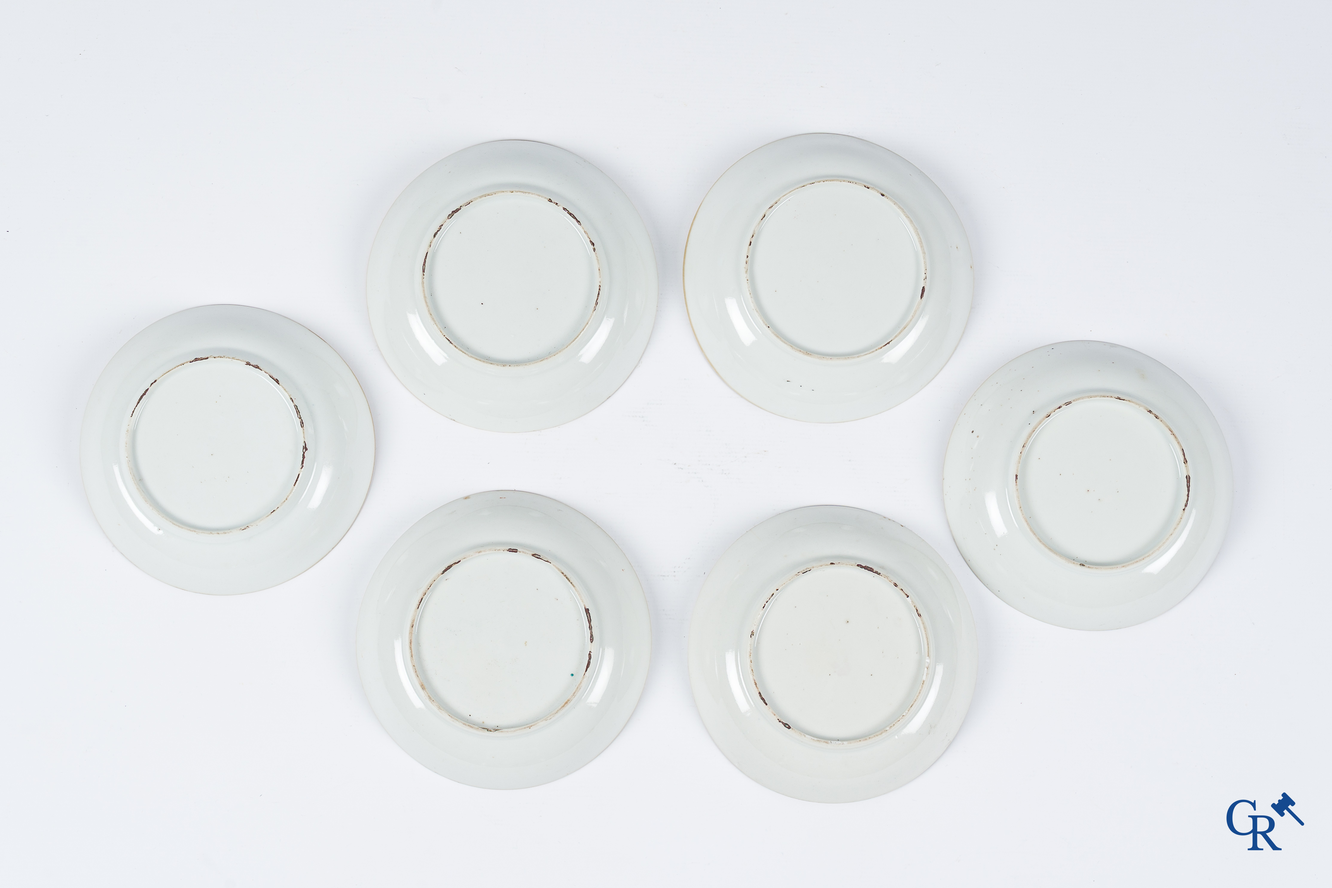 Aziatica. Chinees porselein. Reeks van 6 kopjes en schoteltjes in Chinees export porselein met Mandarijn decor.