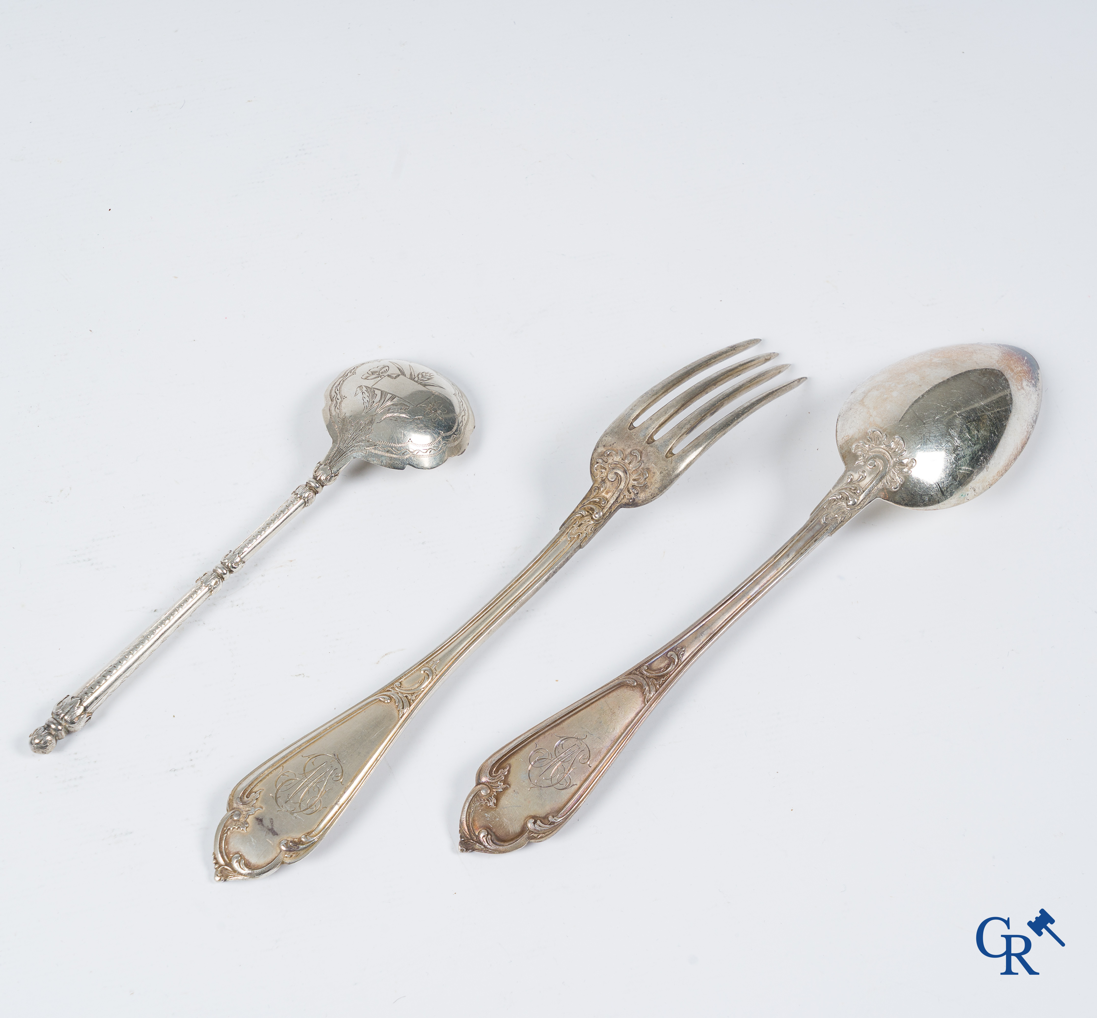 Zilver. Kavel met bestek in zilver 800°/00.